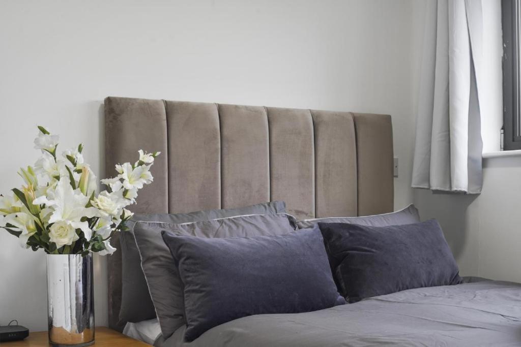 Modern 2-Bedroom, 2-Bath Apartment in Tower Bridge & London Bridge - Unbeatable Location & Transport Links
