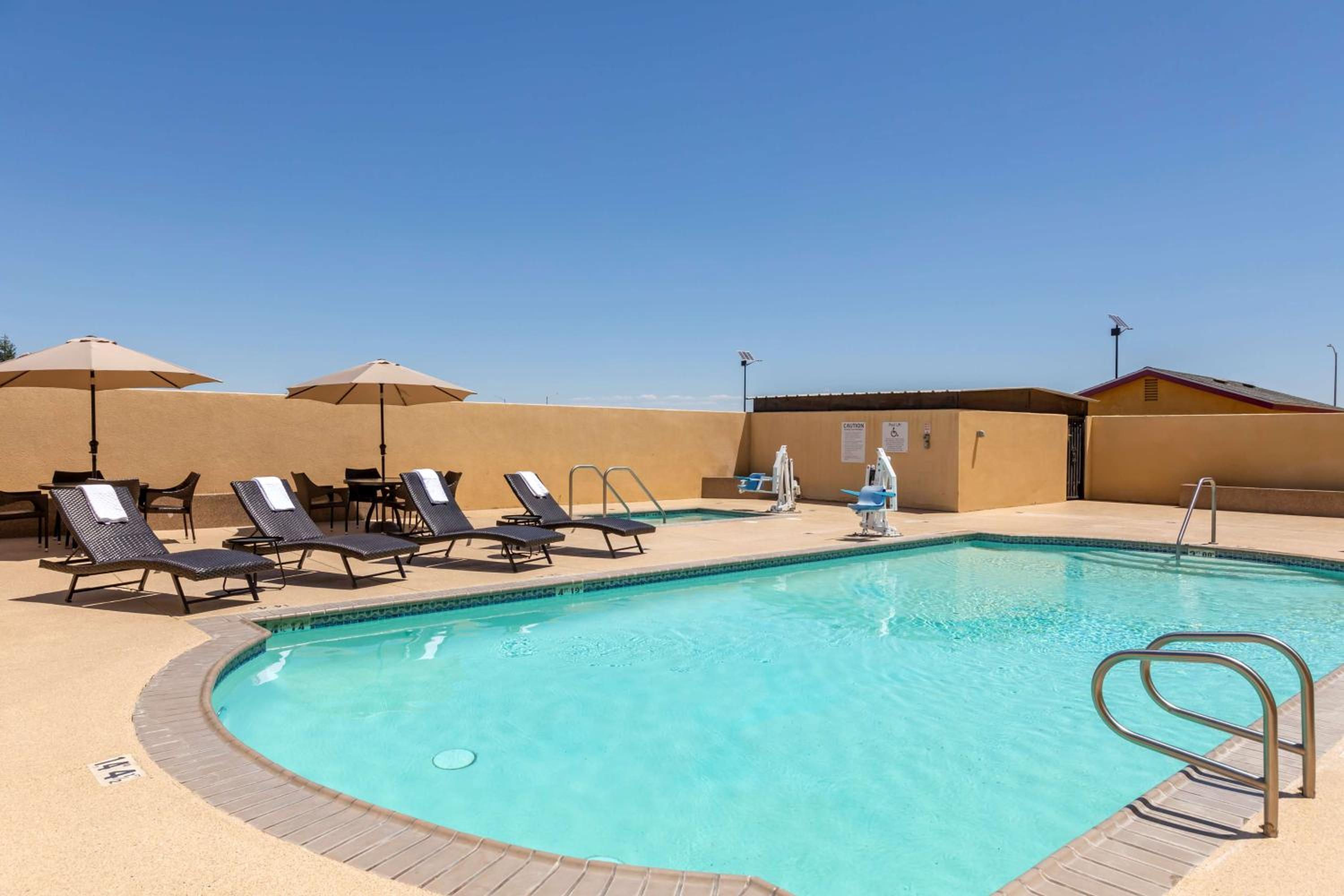 Best Western Plus Wasco Inn & Suites