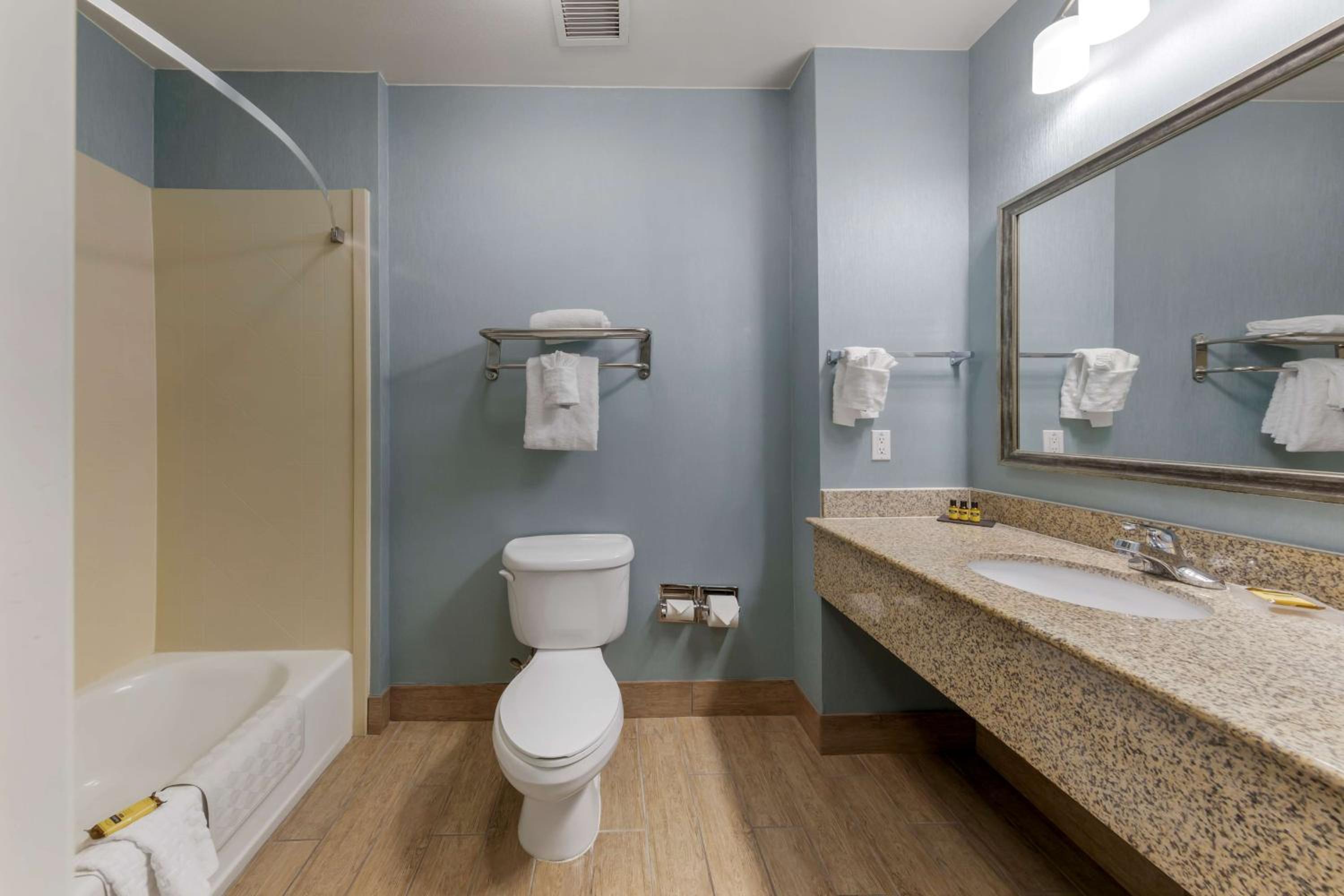 Best Western Plus Wasco Inn & Suites