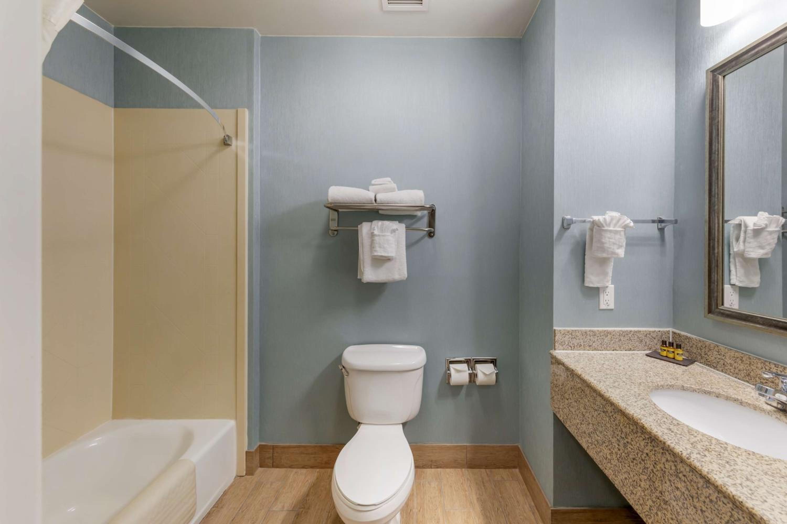 Best Western Plus Wasco Inn & Suites