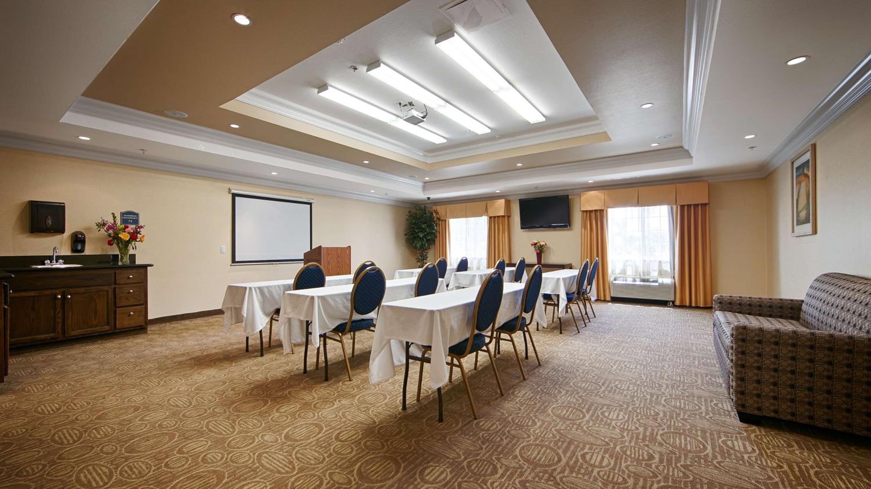 Best Western Plus Wasco Inn & Suites