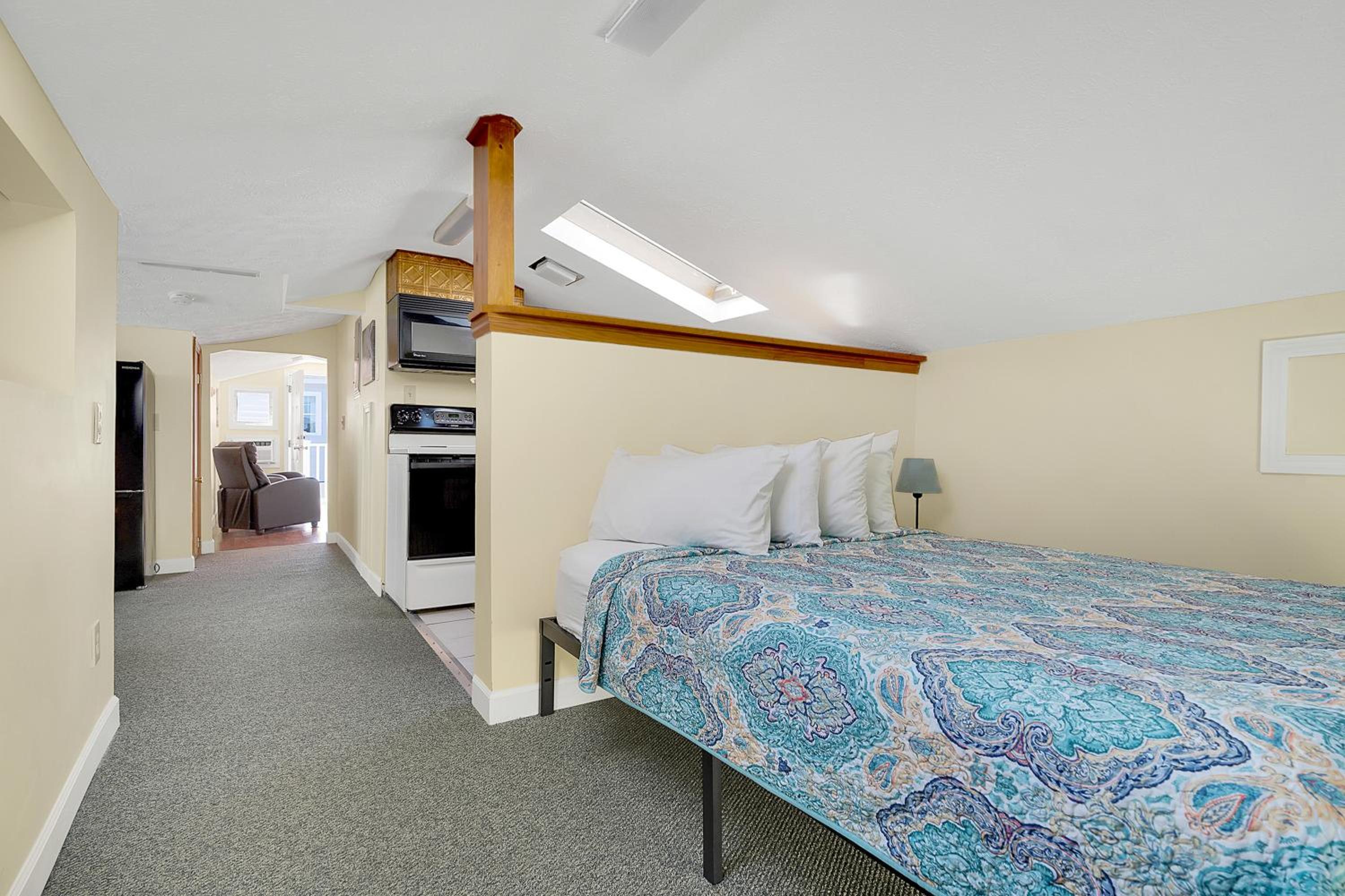 Abellona Inn & Suites