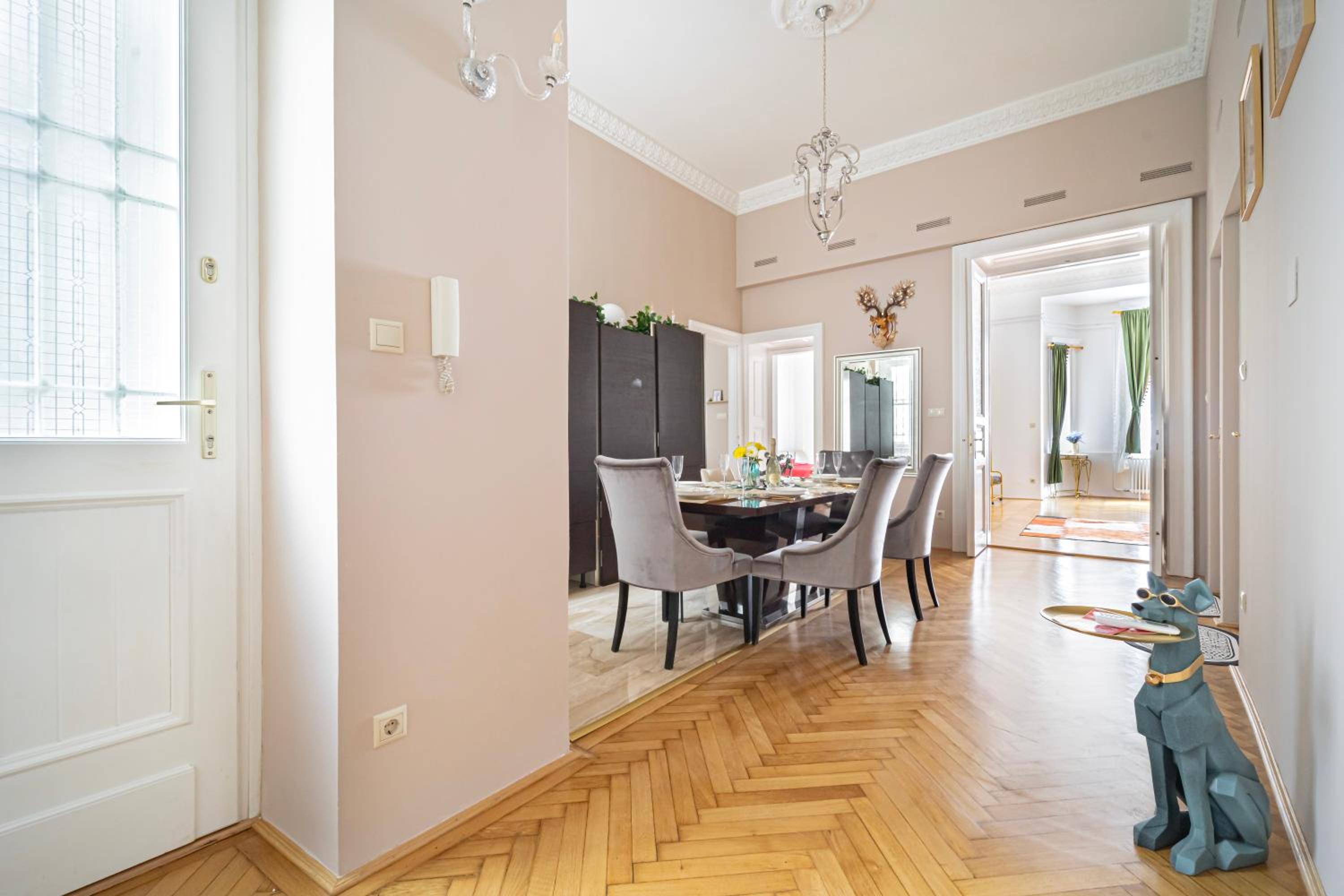 J Home - Chain Bridge Apartment - Danube View - Sleeps 6 view 5