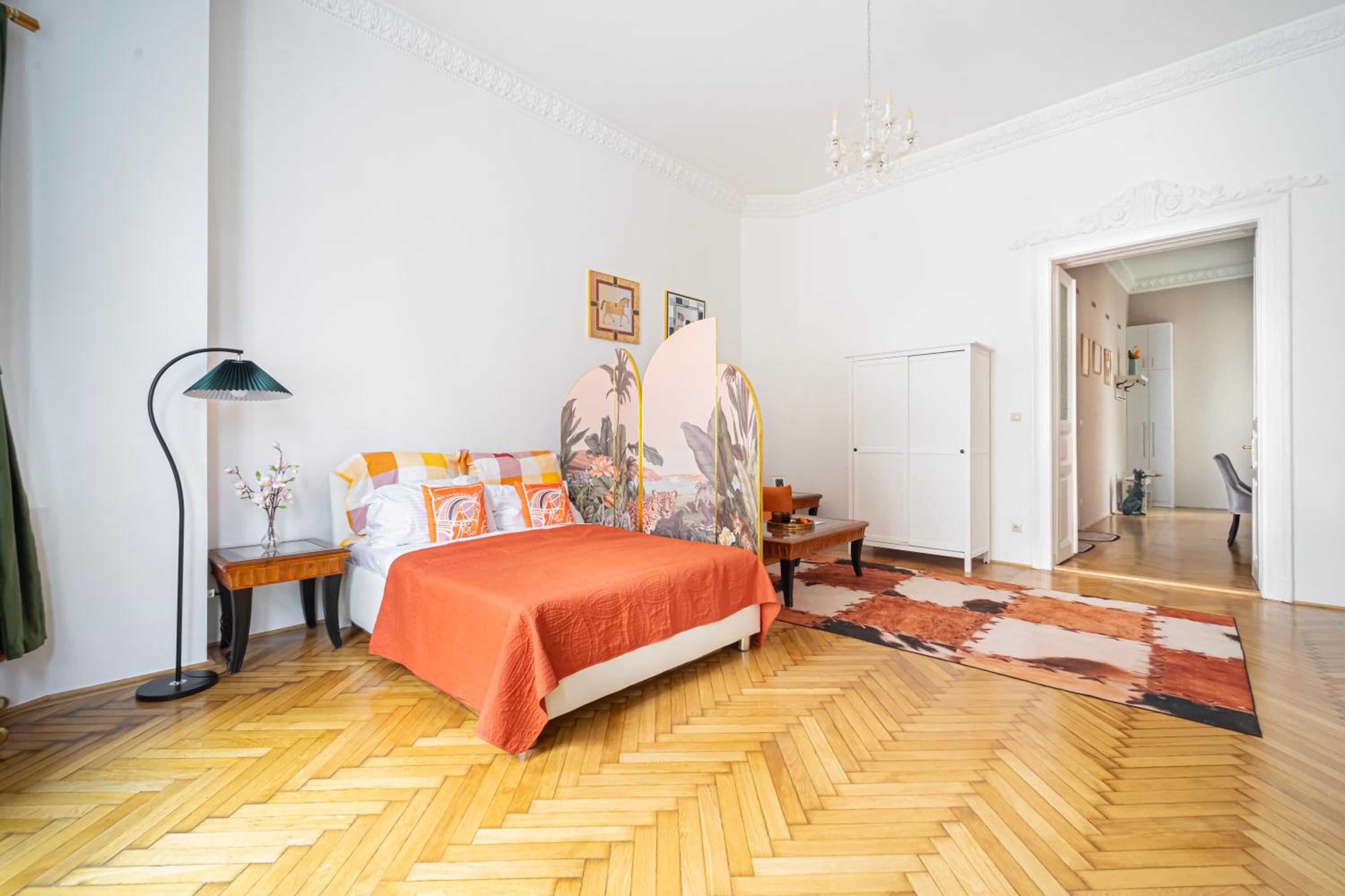J Home - Chain Bridge Apartment - Danube View - Sleeps 6 view 3