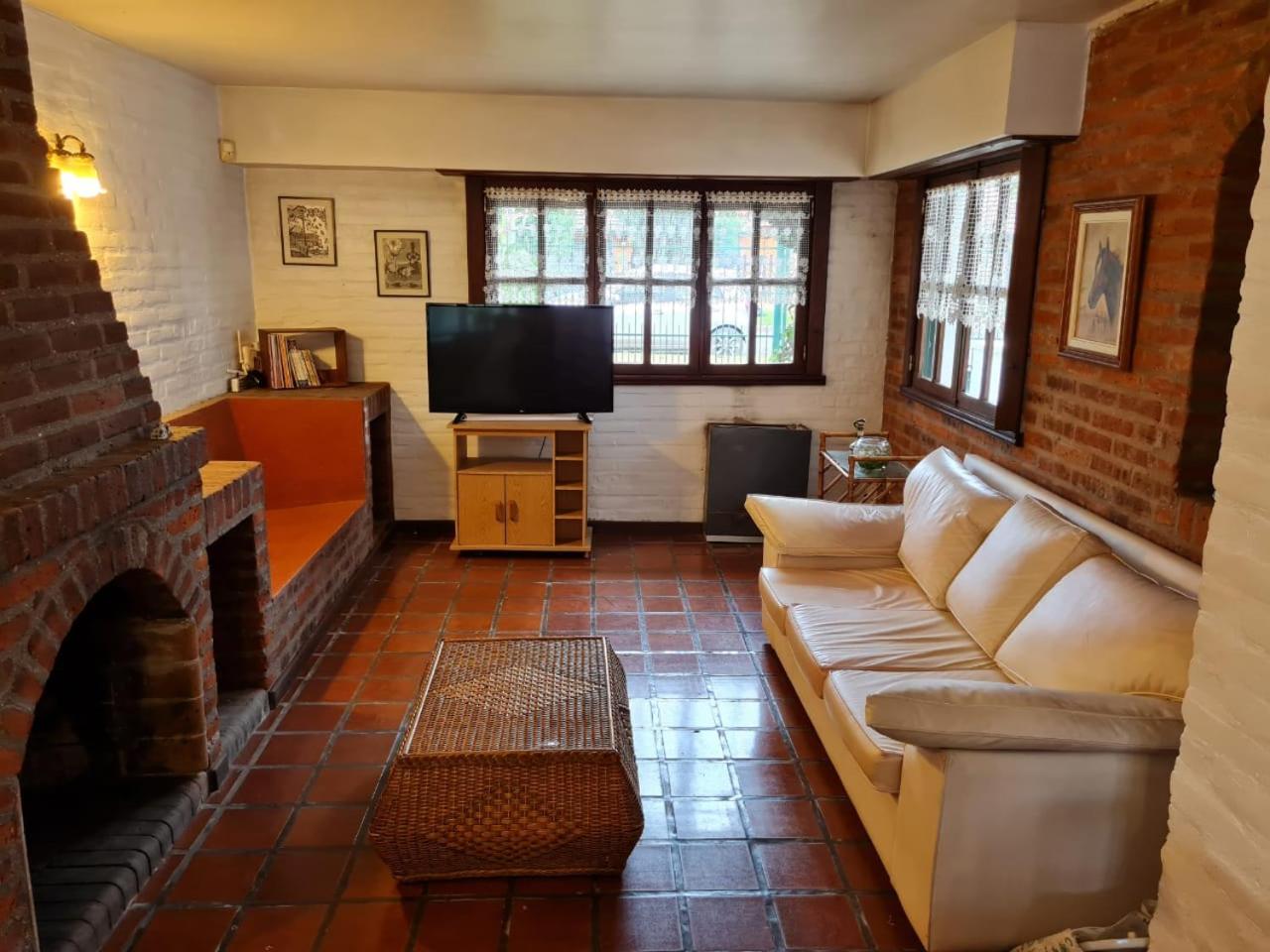 Casa con parque cerca de la costa y patios cerveceros