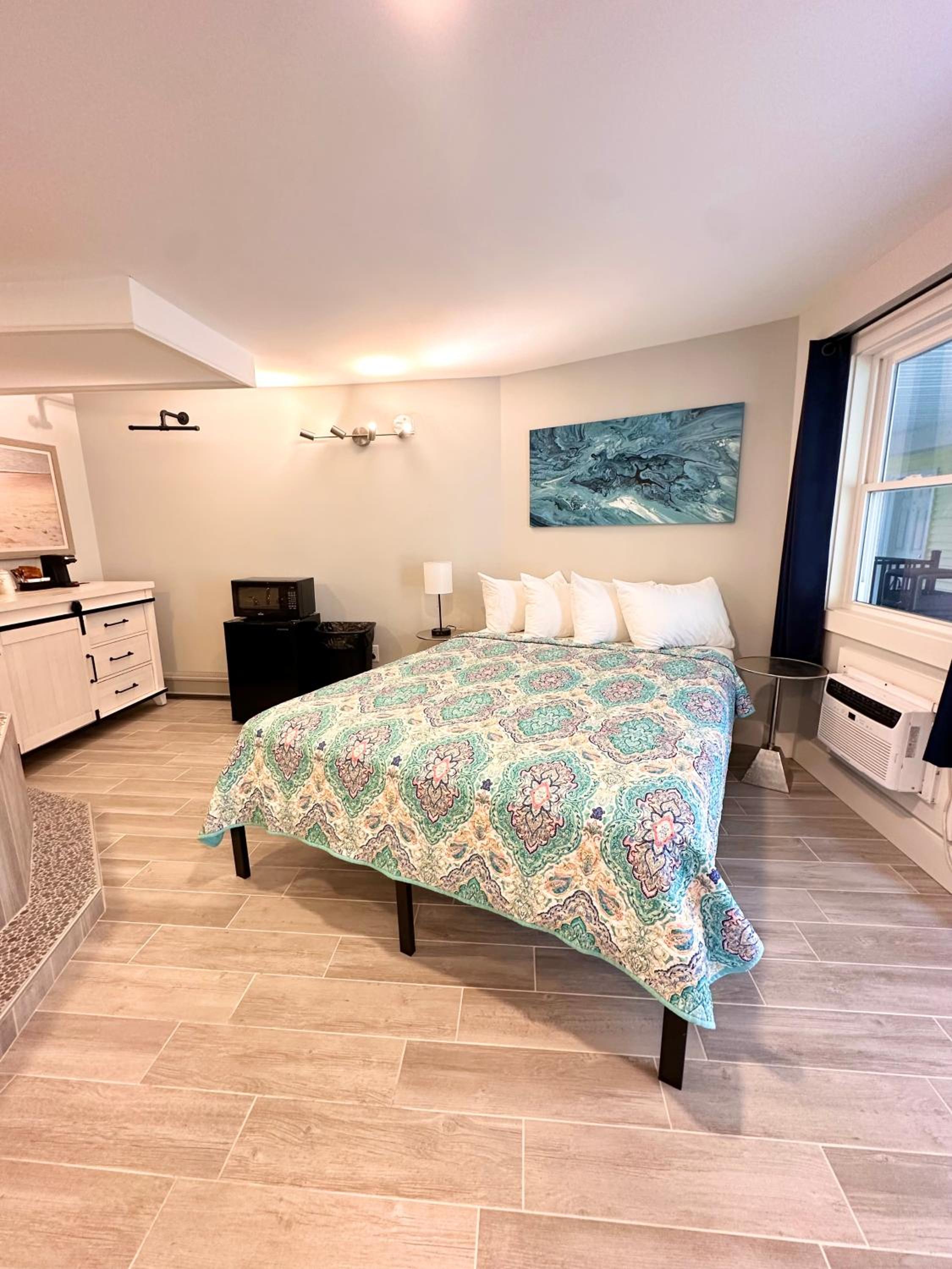 Abellona Inn & Suites
