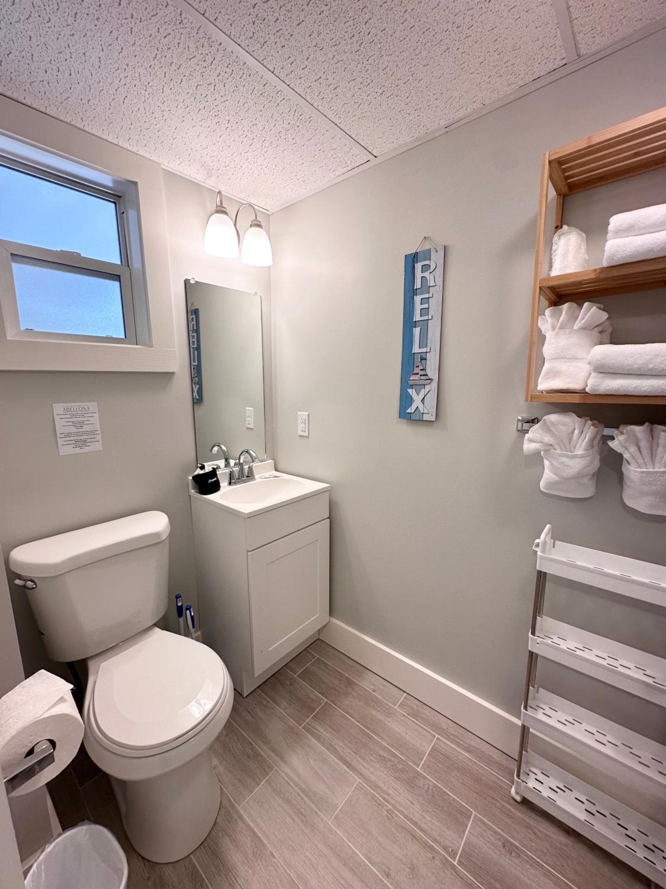 Abellona Inn & Suites