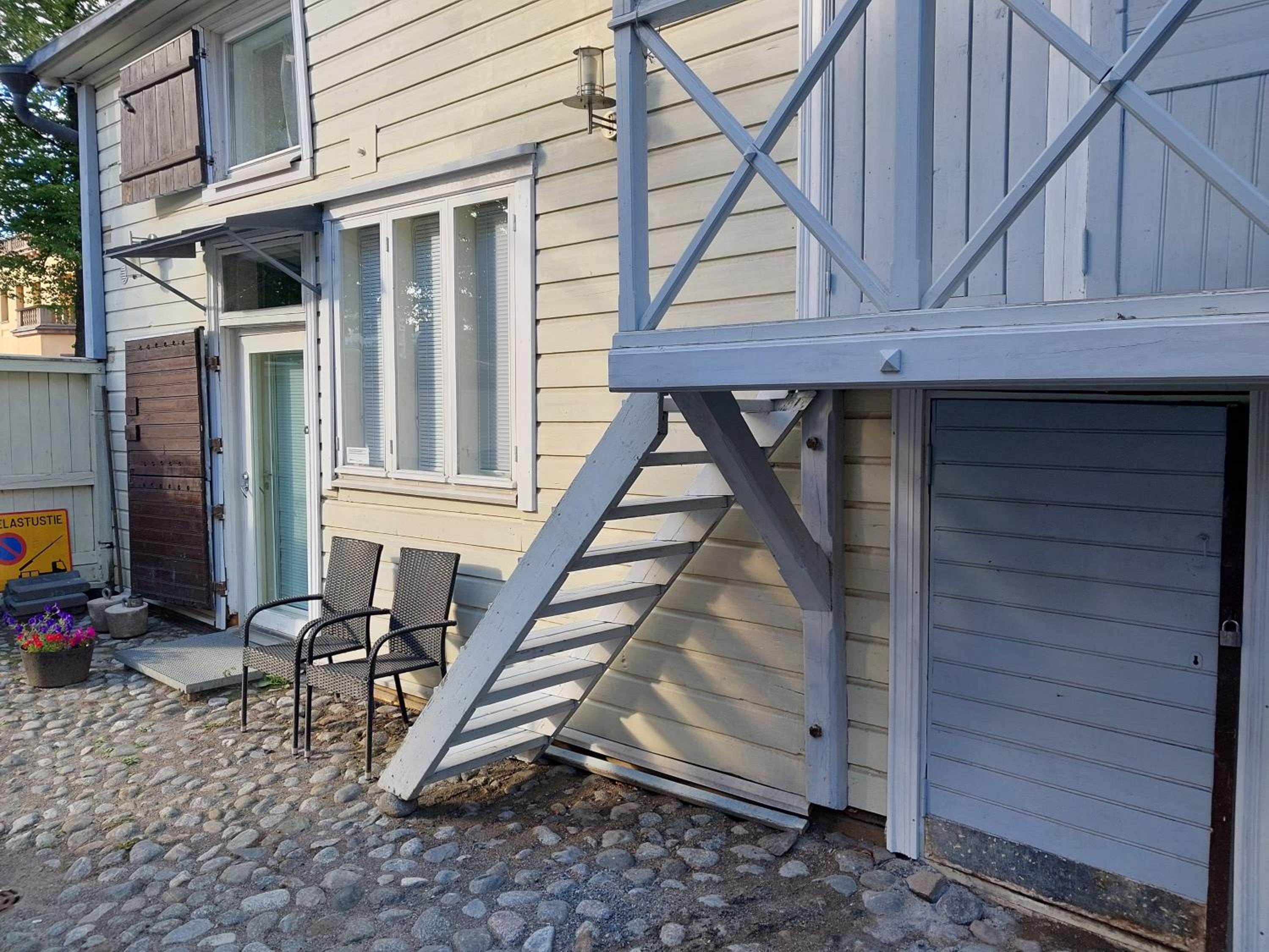 Ilmastoitu talo kirjastosilta - Airconditioned house at centre view 5