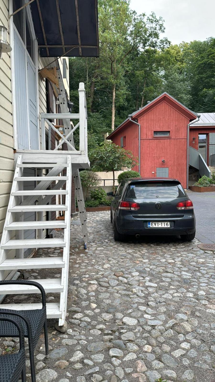 Ilmastoitu talo kirjastosilta - Airconditioned house at centre view 4