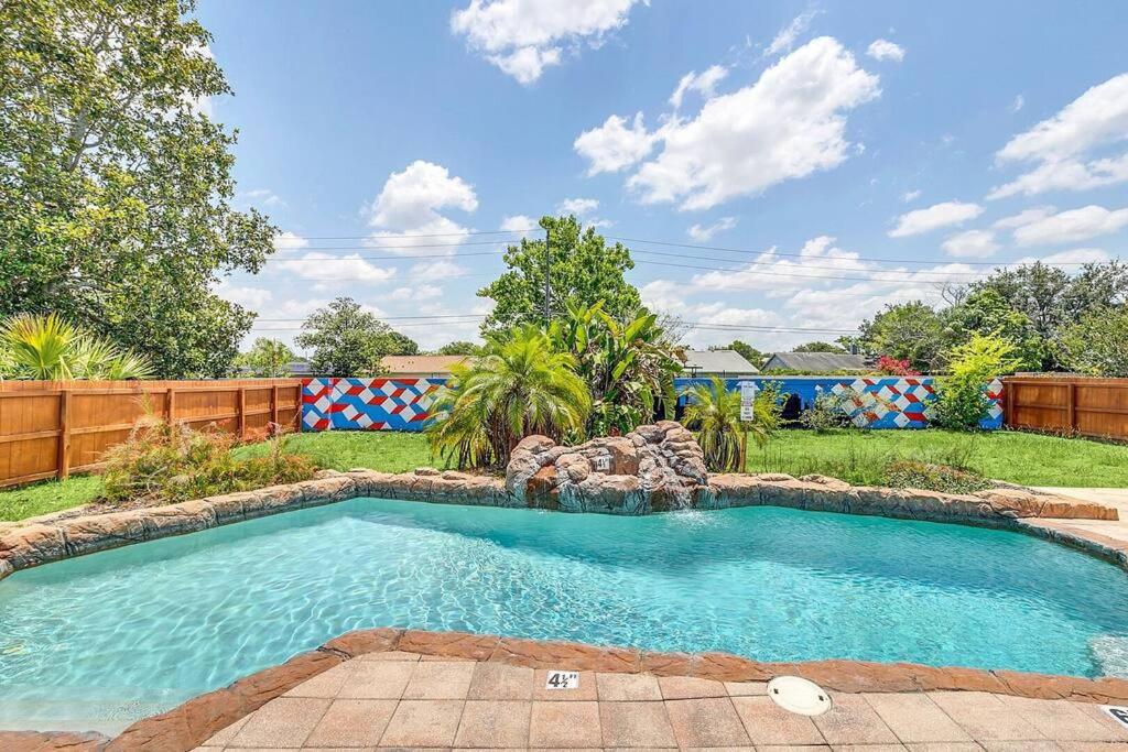 Tranquil Oasis 4BR Pool Home