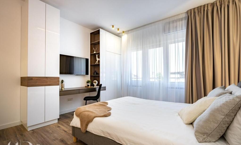 Majestic Apartament with View in Magheru view 2
