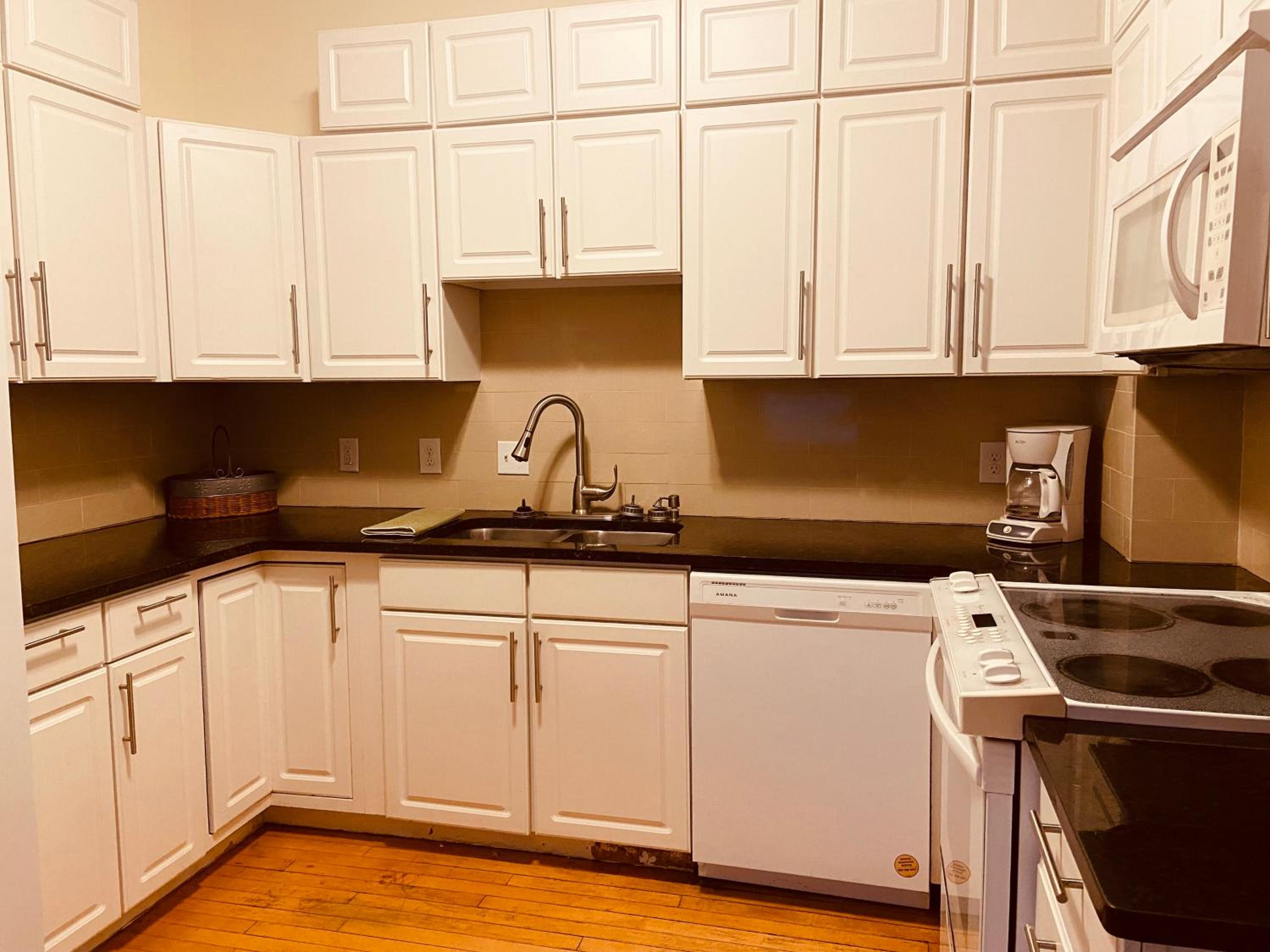 Treetop Apartment in the Heart of MPLS view 5