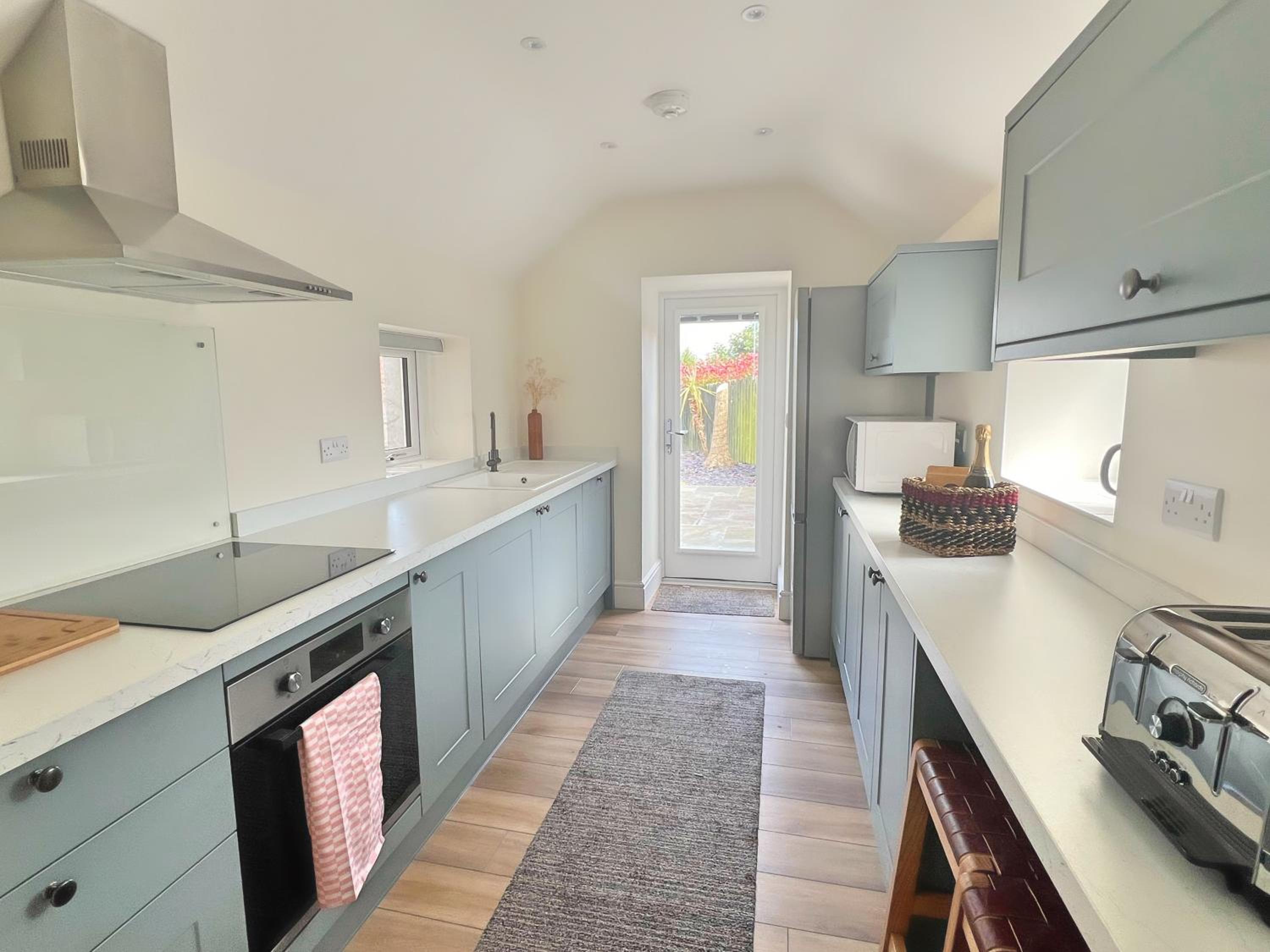 Charming 3 Bed Townhouse Near Llanddwyn Beach