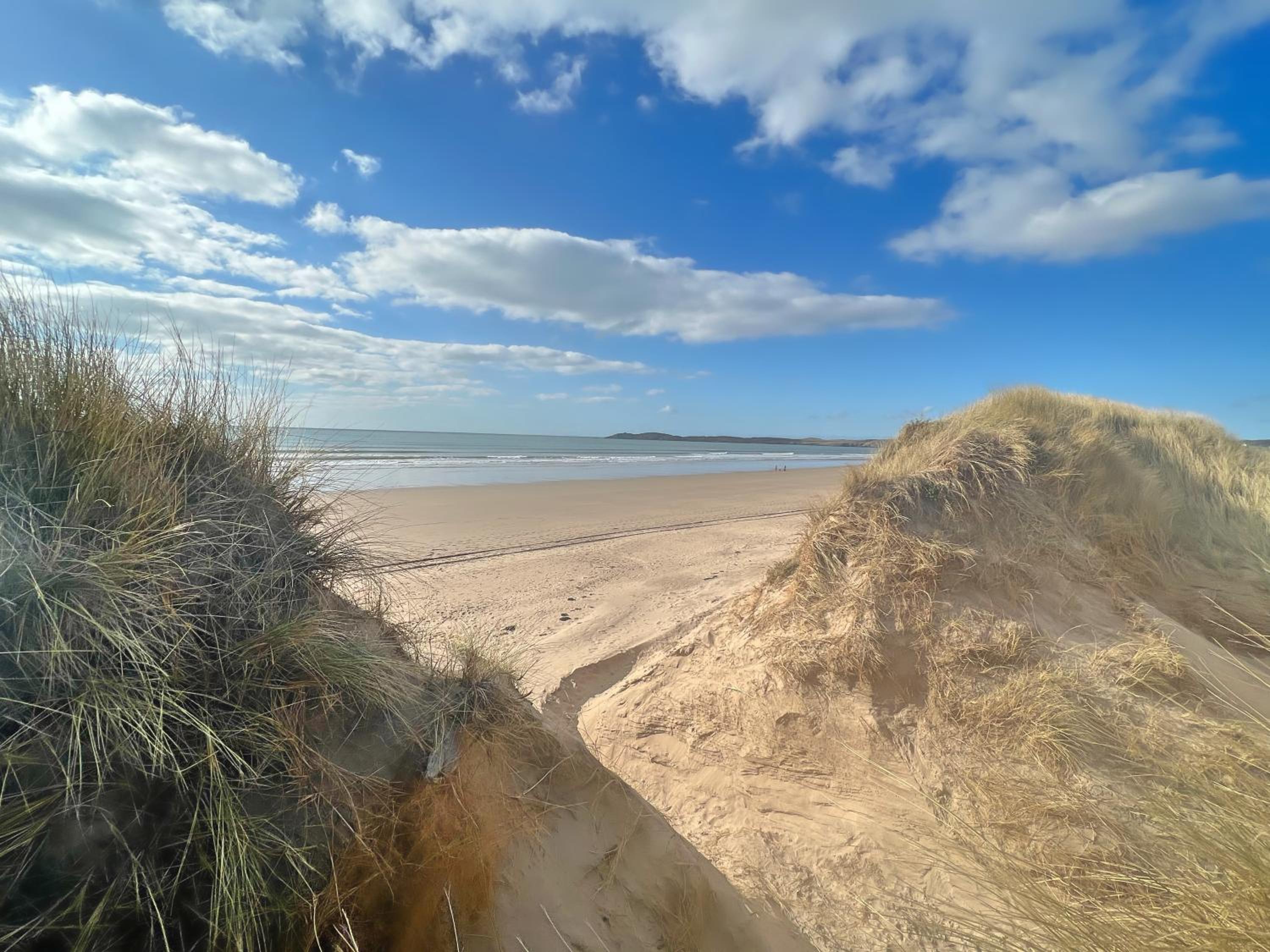 Charming 3 Bed Townhouse Near Llanddwyn Beach