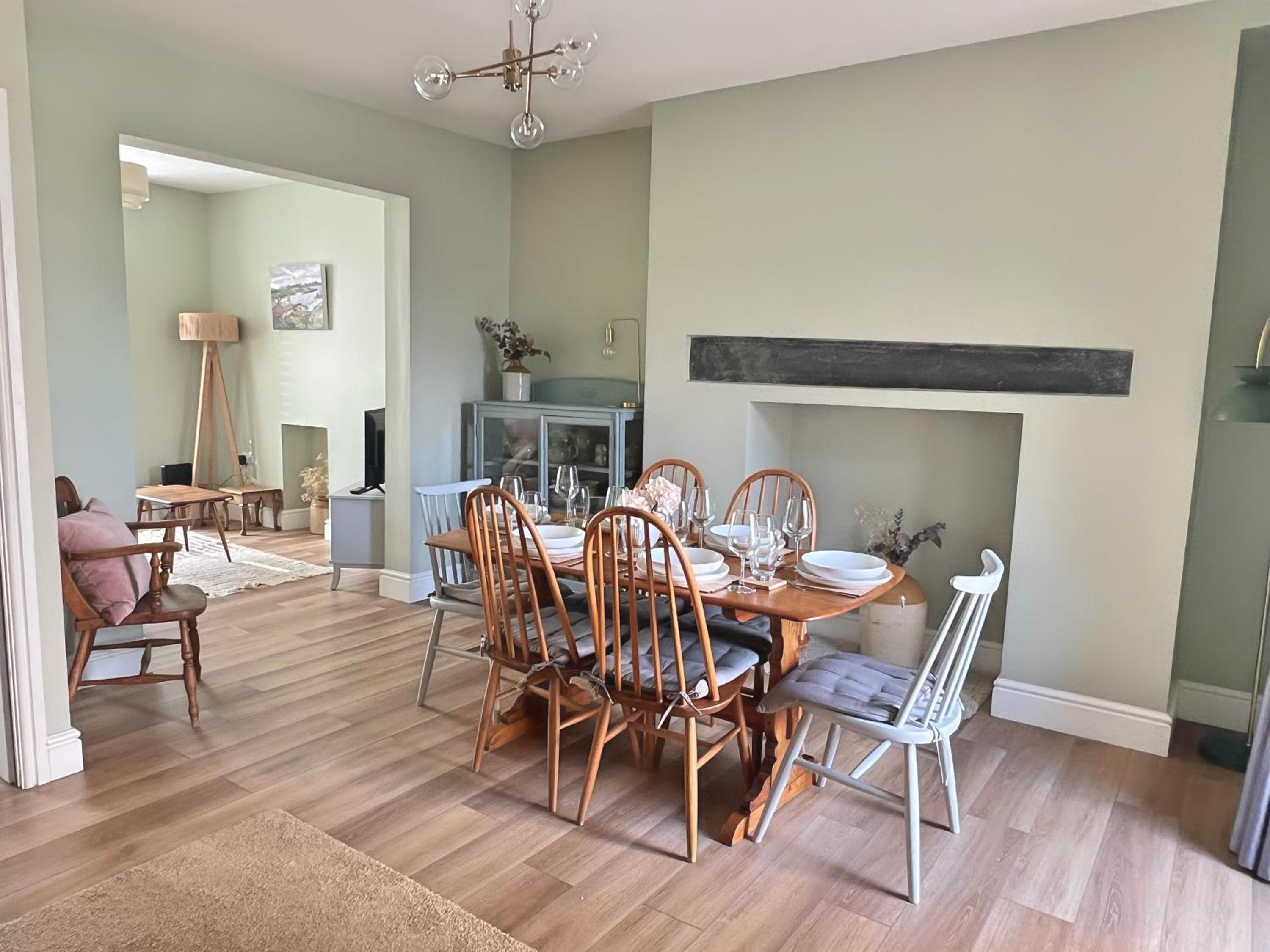 Charming 3 Bed Townhouse Near Llanddwyn Beach