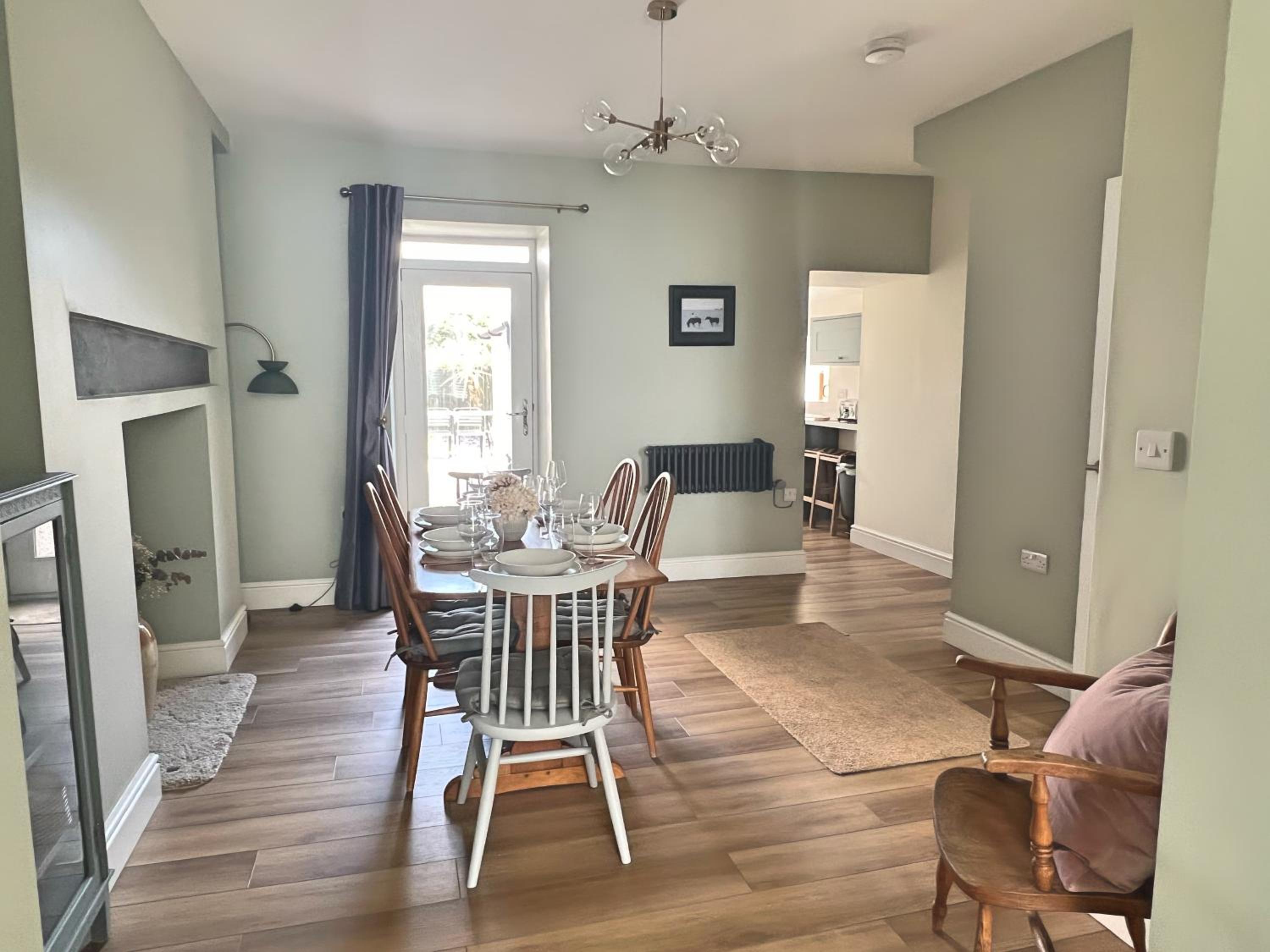 Charming 3 Bed Townhouse Near Llanddwyn Beach