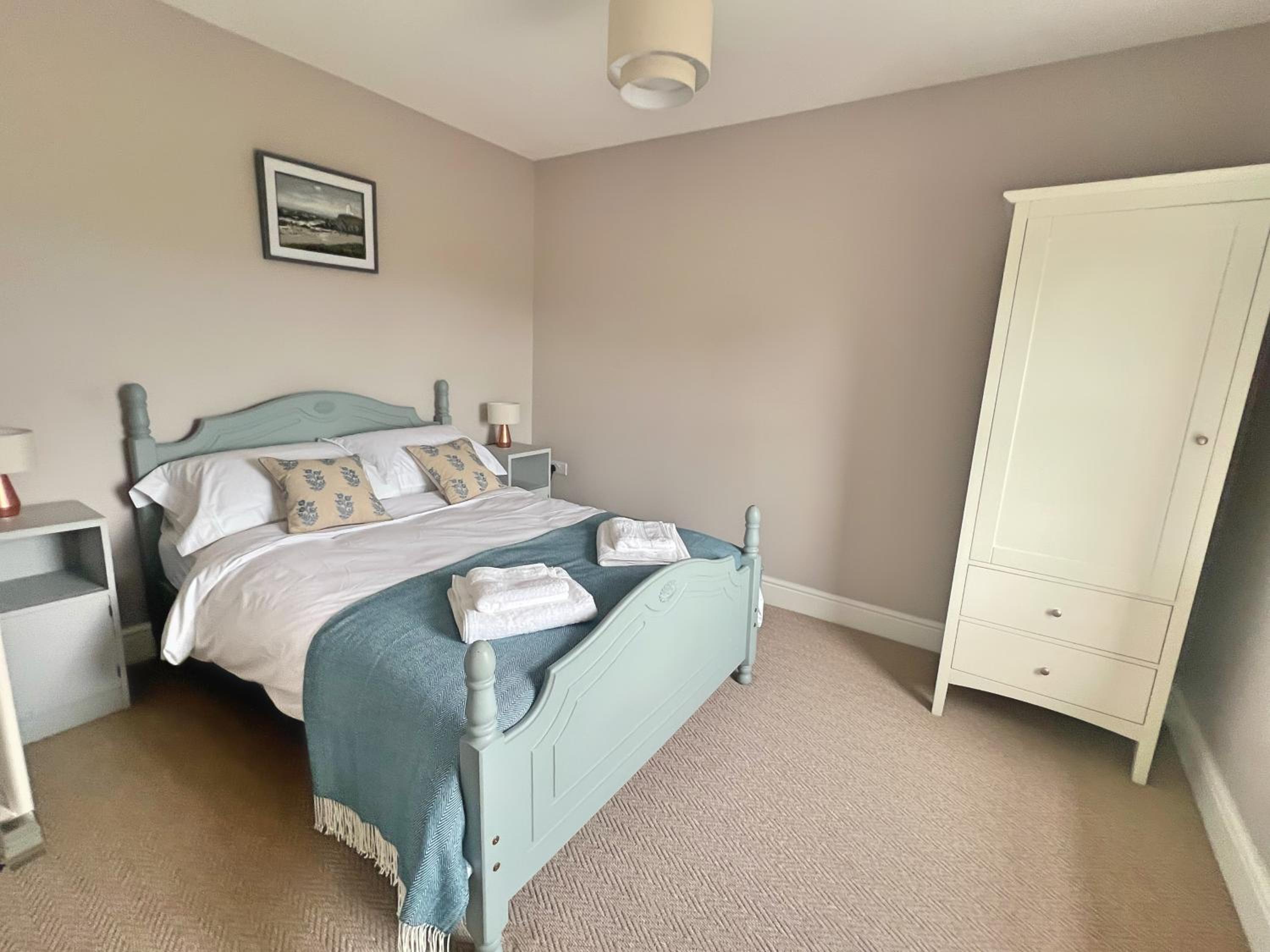 Charming 3 Bed Townhouse Near Llanddwyn Beach