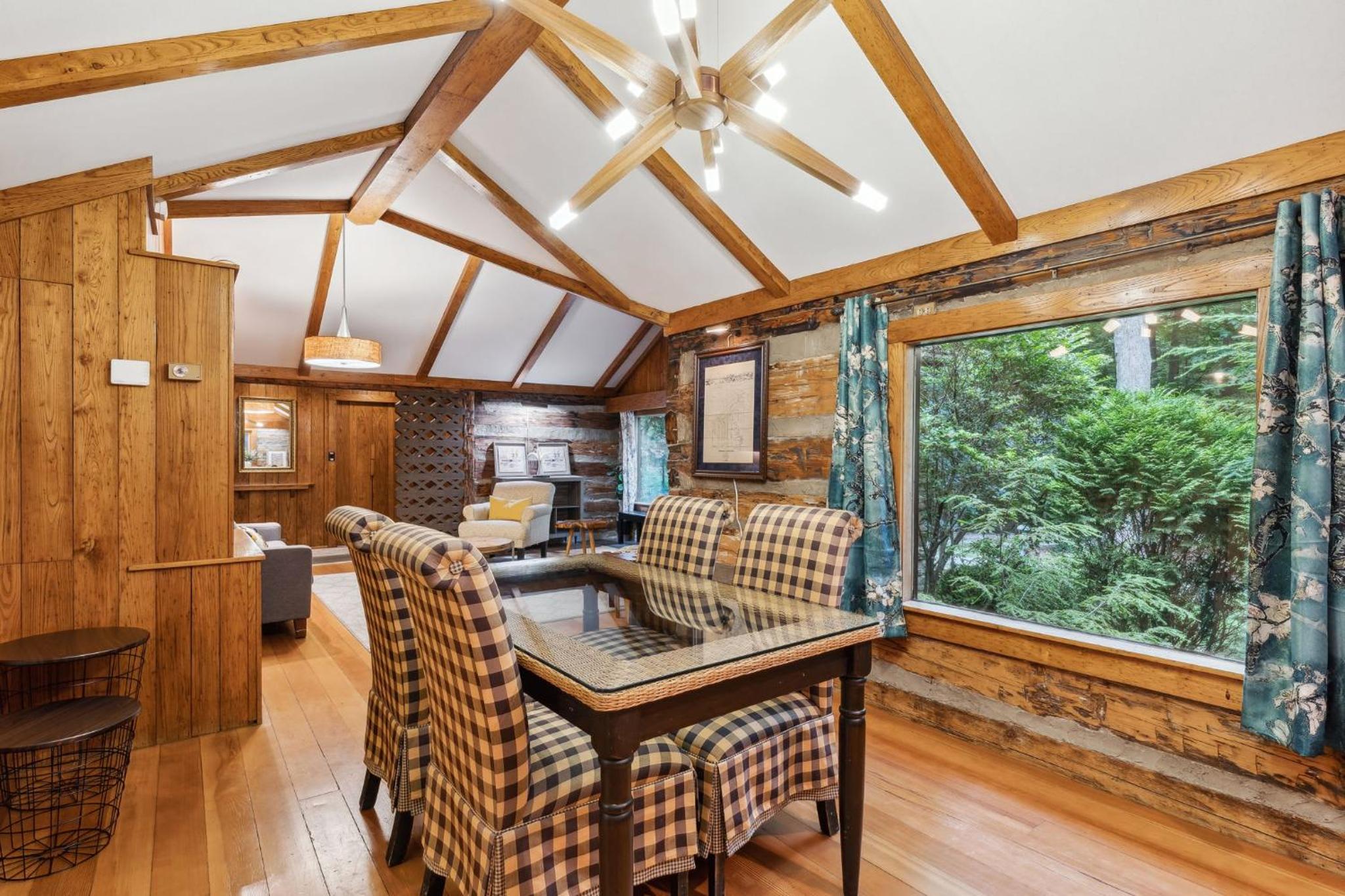 Log Cabin - Natures Oasis - Fire Pit & Gazebo
