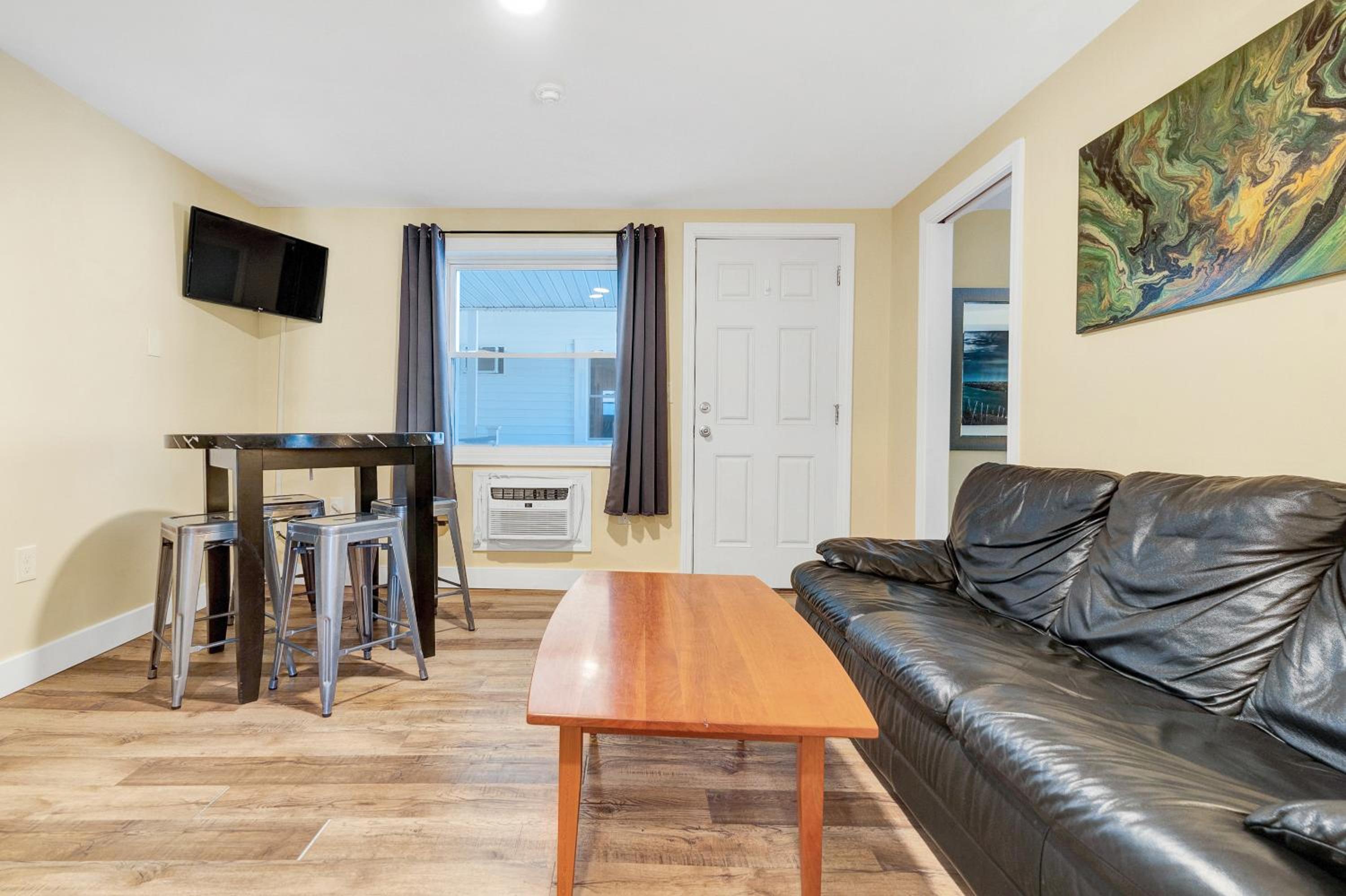 Abellona Inn & Suites