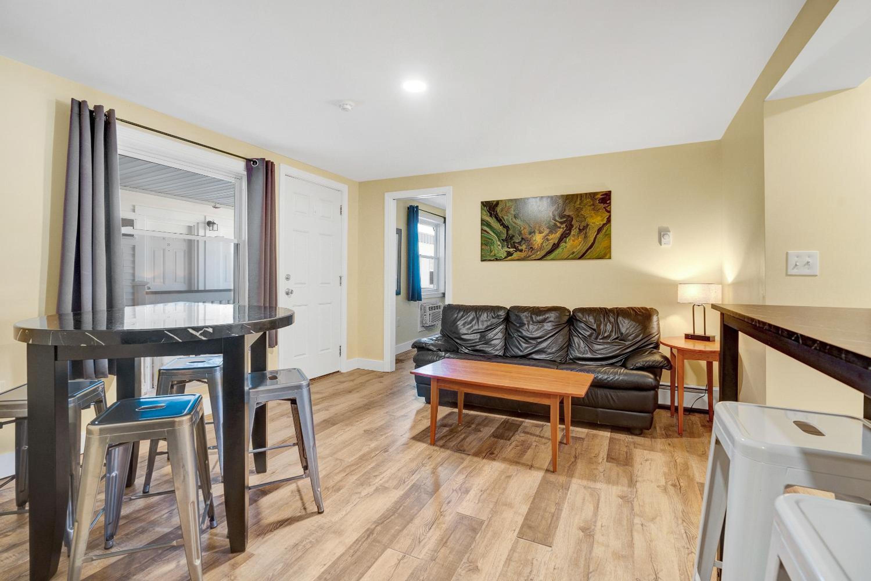 Abellona Inn & Suites