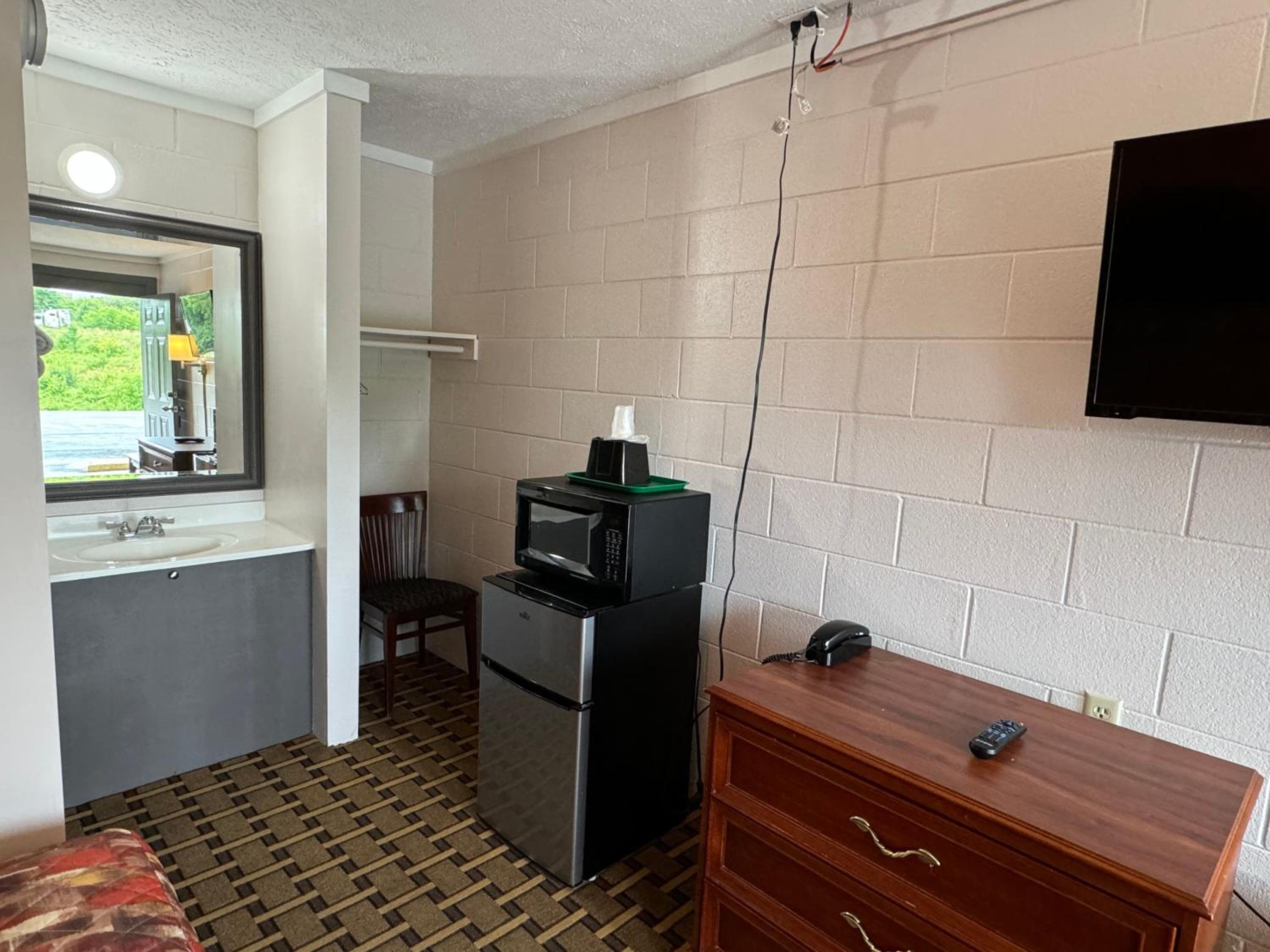 Crossville Vacations - Economy Inn - Property Image 14