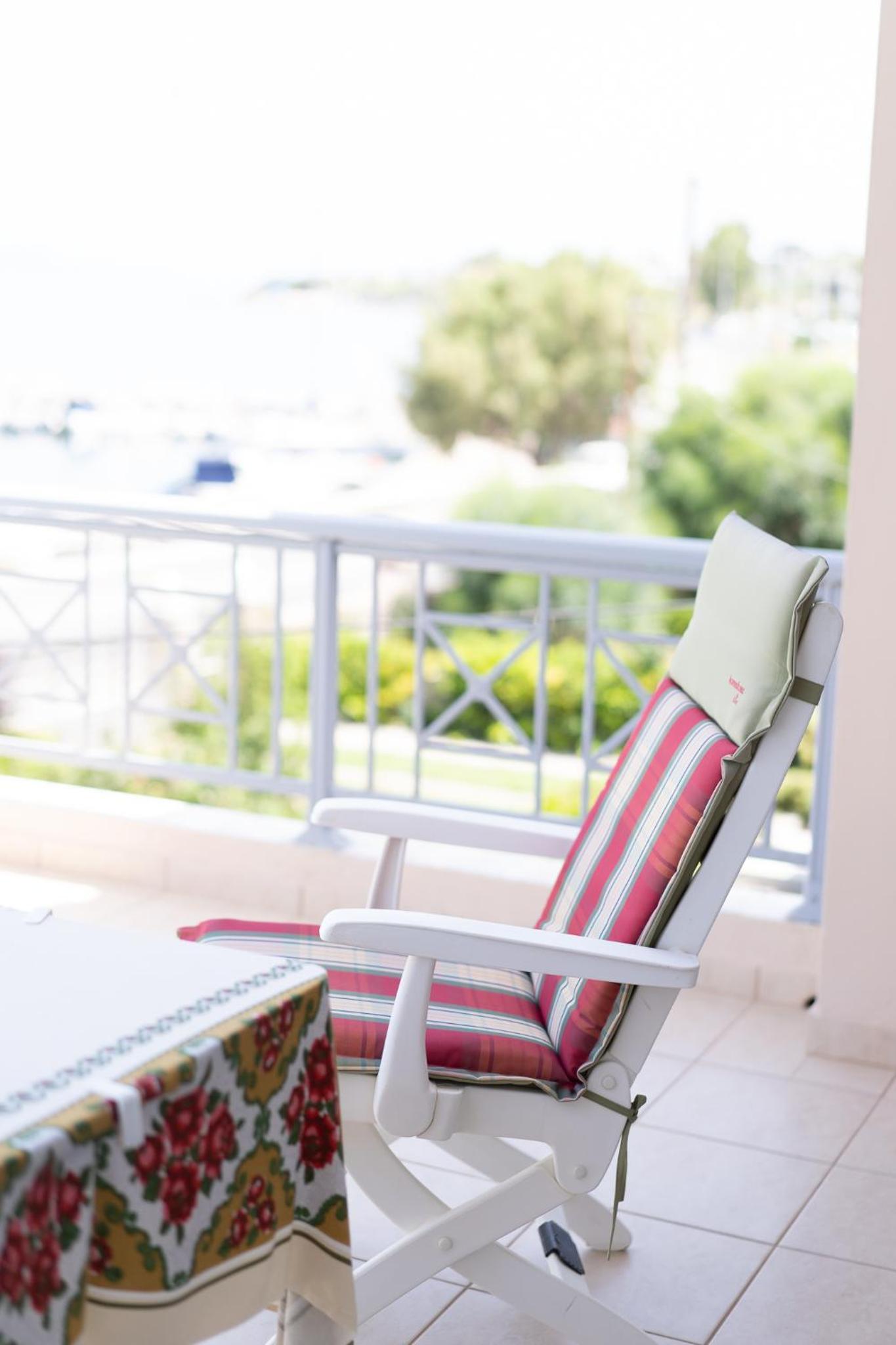 Elegant Sea View Garden 3-bedroom Villa - Private Garden - Private Parking view 3