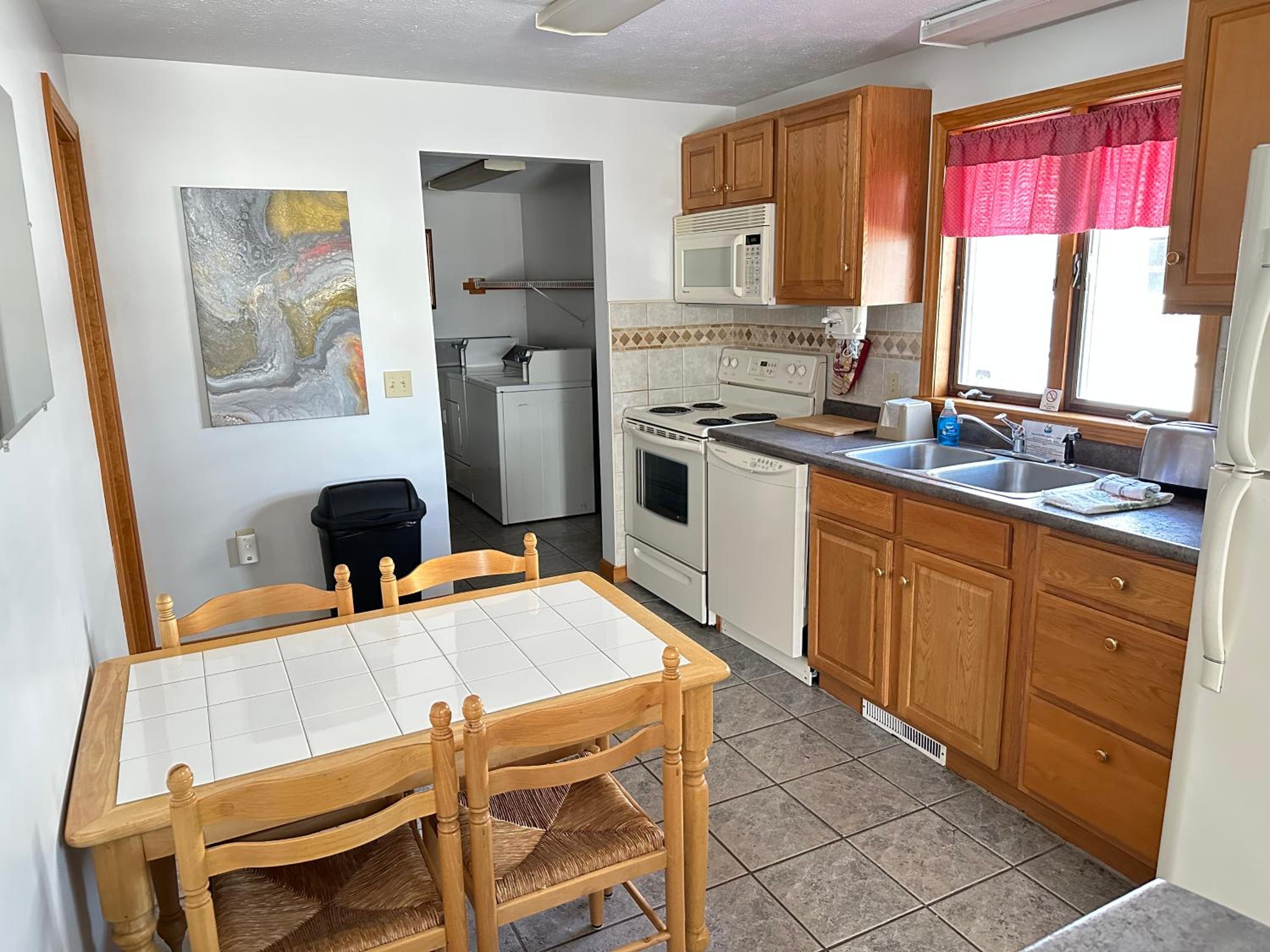 Abellona Inn & Suites