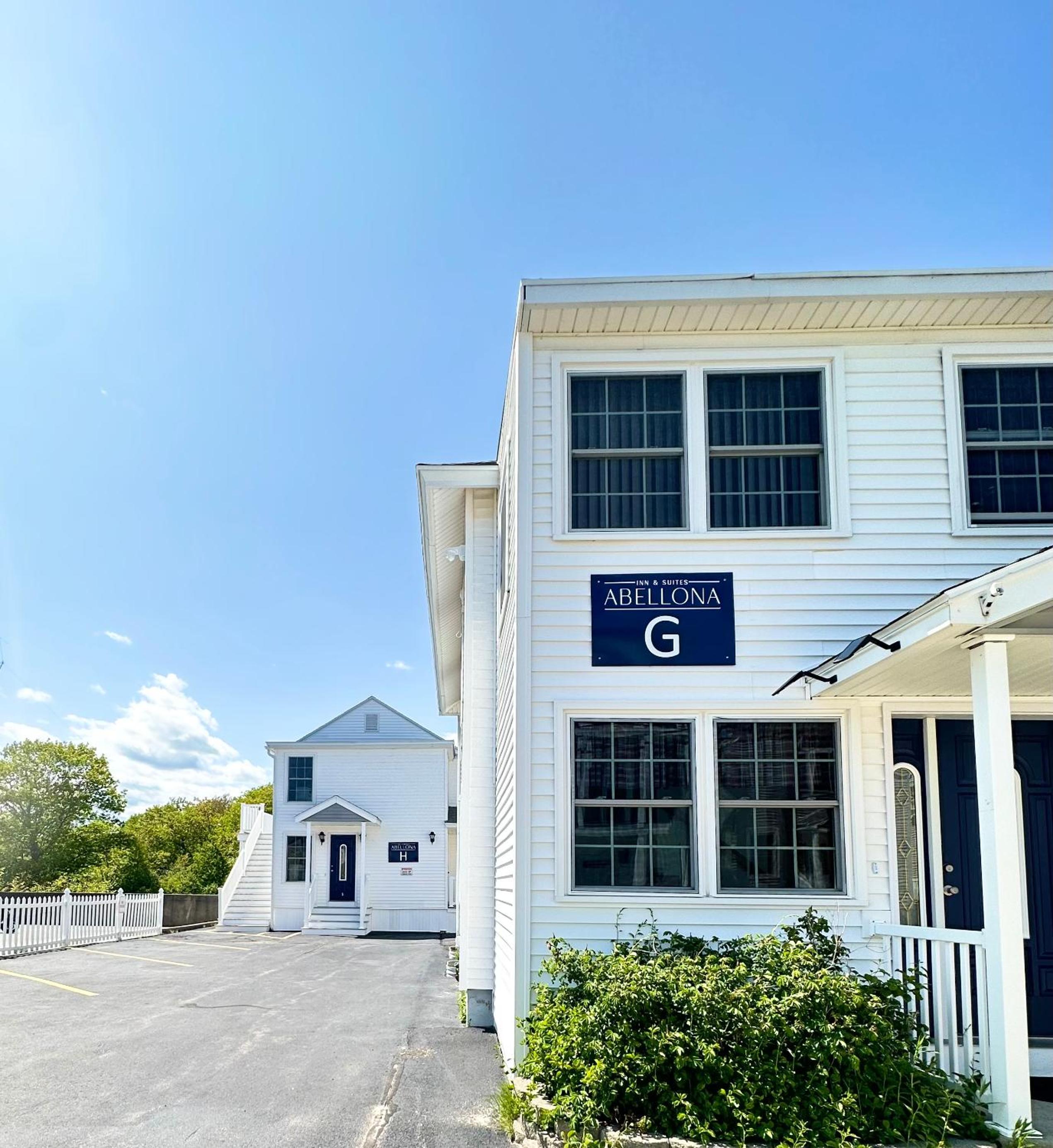 Abellona Inn & Suites