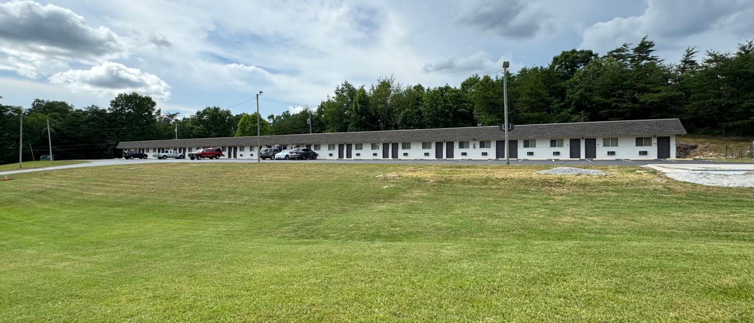 Crossville Vacations - Economy Inn - Property Image 3