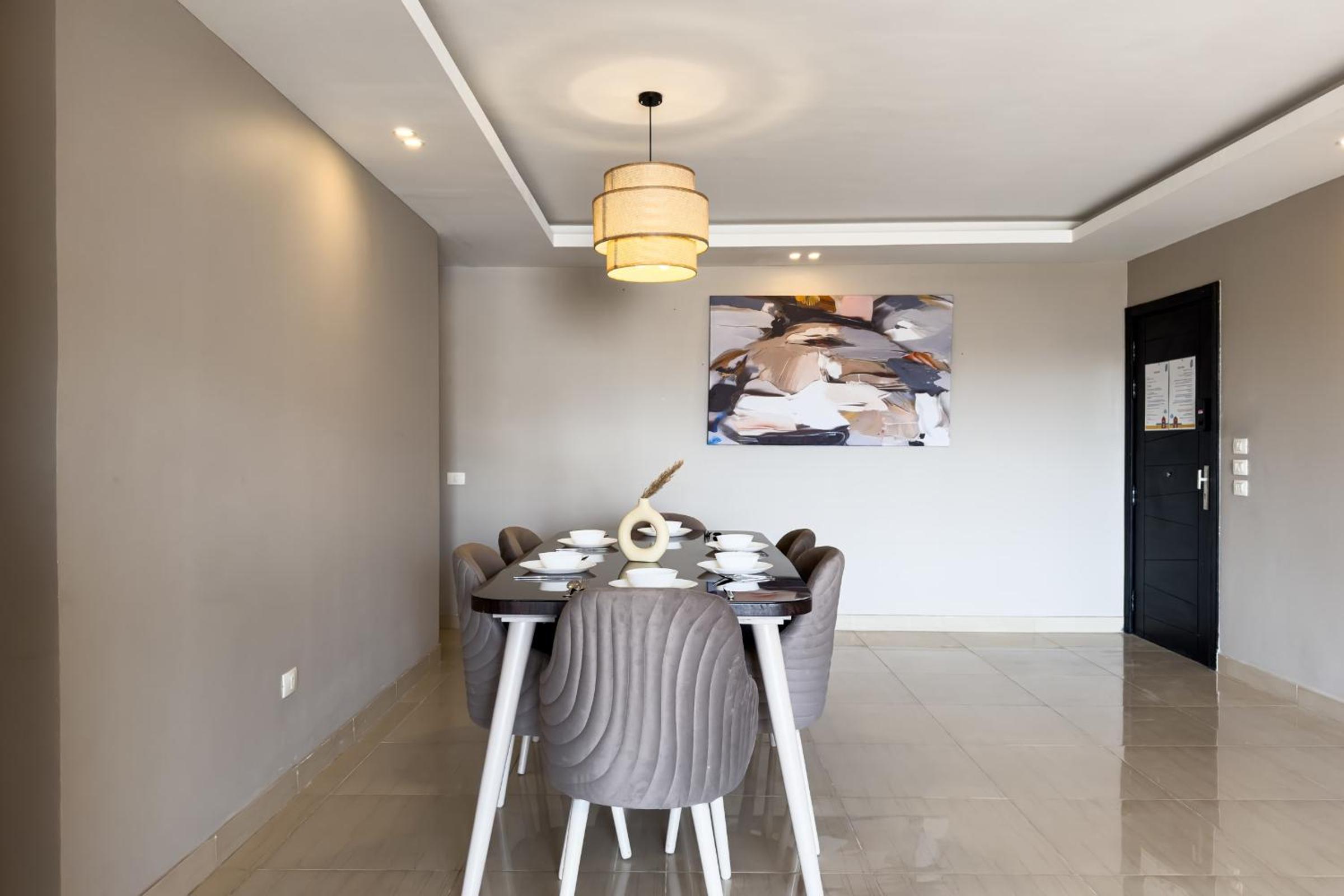 Flattering 2BDR - 5 min to Airport