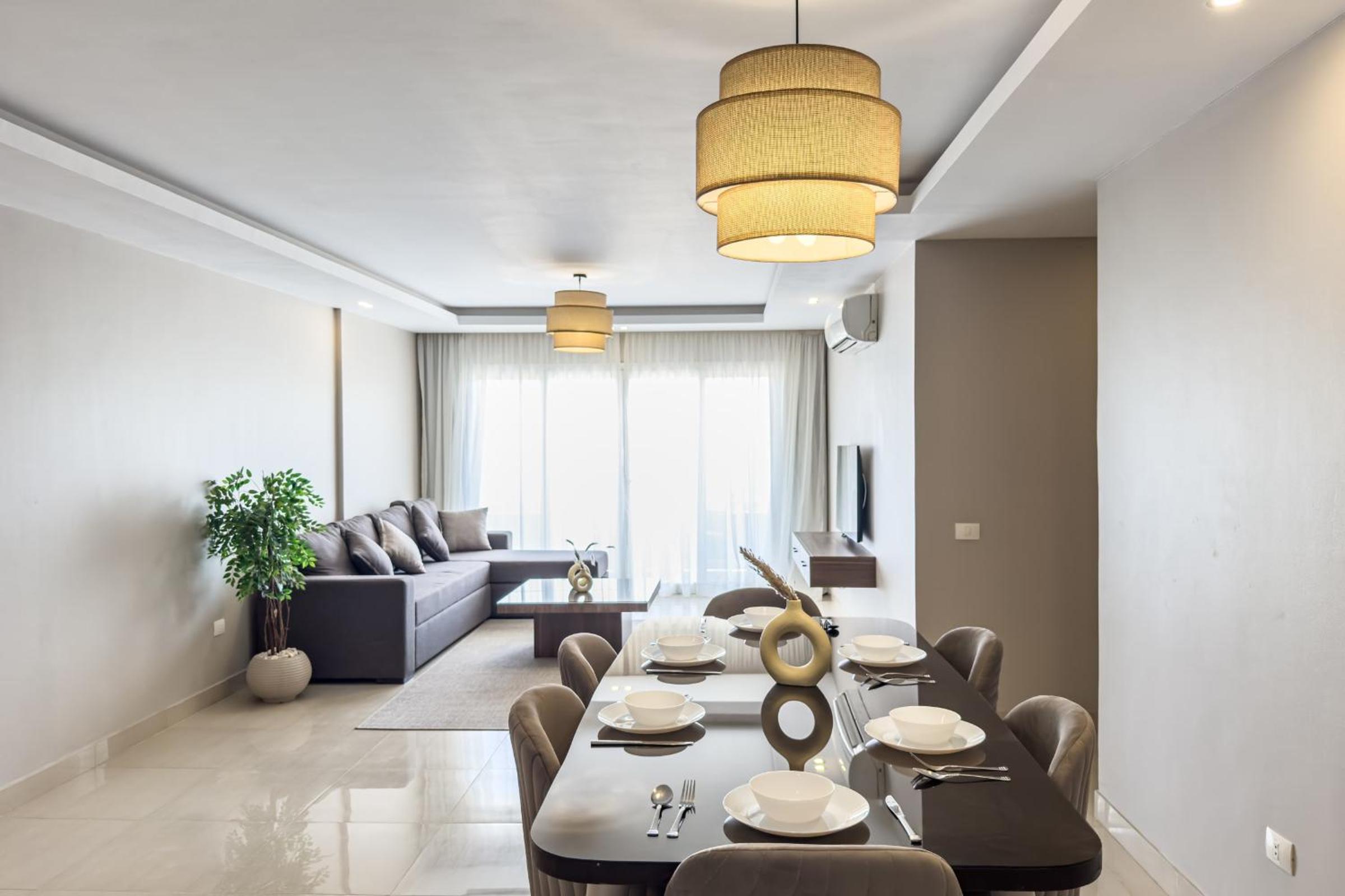 Flattering 2BDR - 5 min to Airport