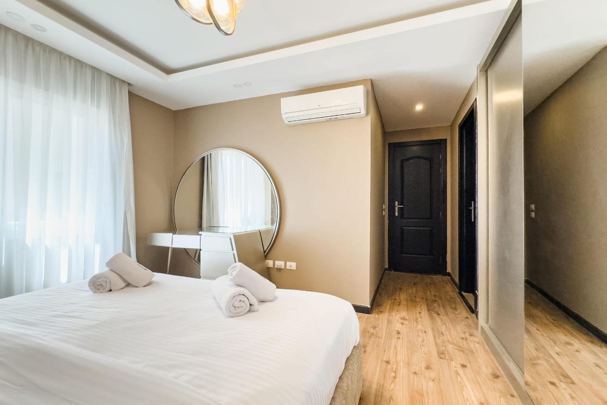 Flattering 2BDR - 5 min to Airport