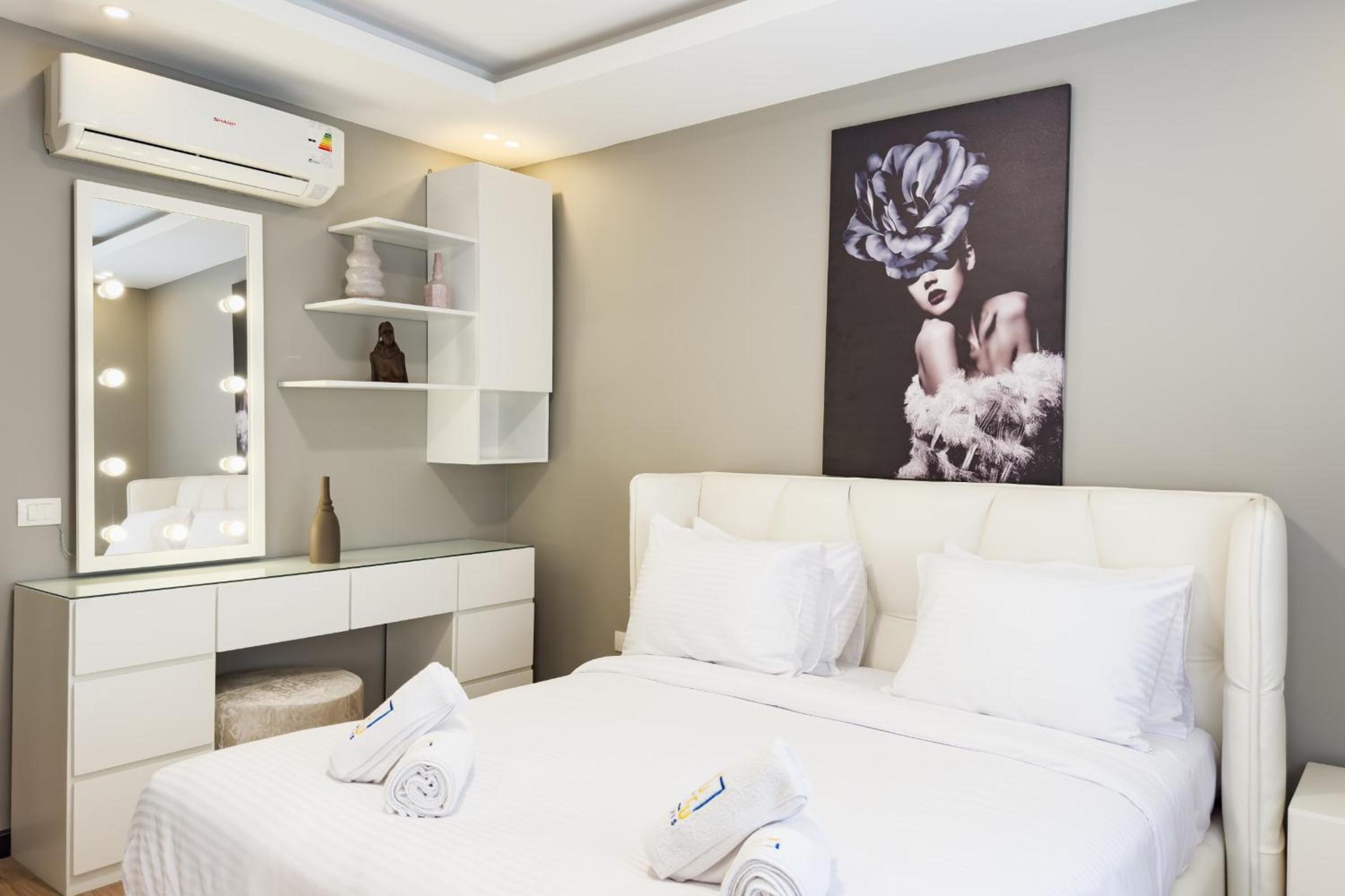 Flattering 2BDR - 5 min to Airport