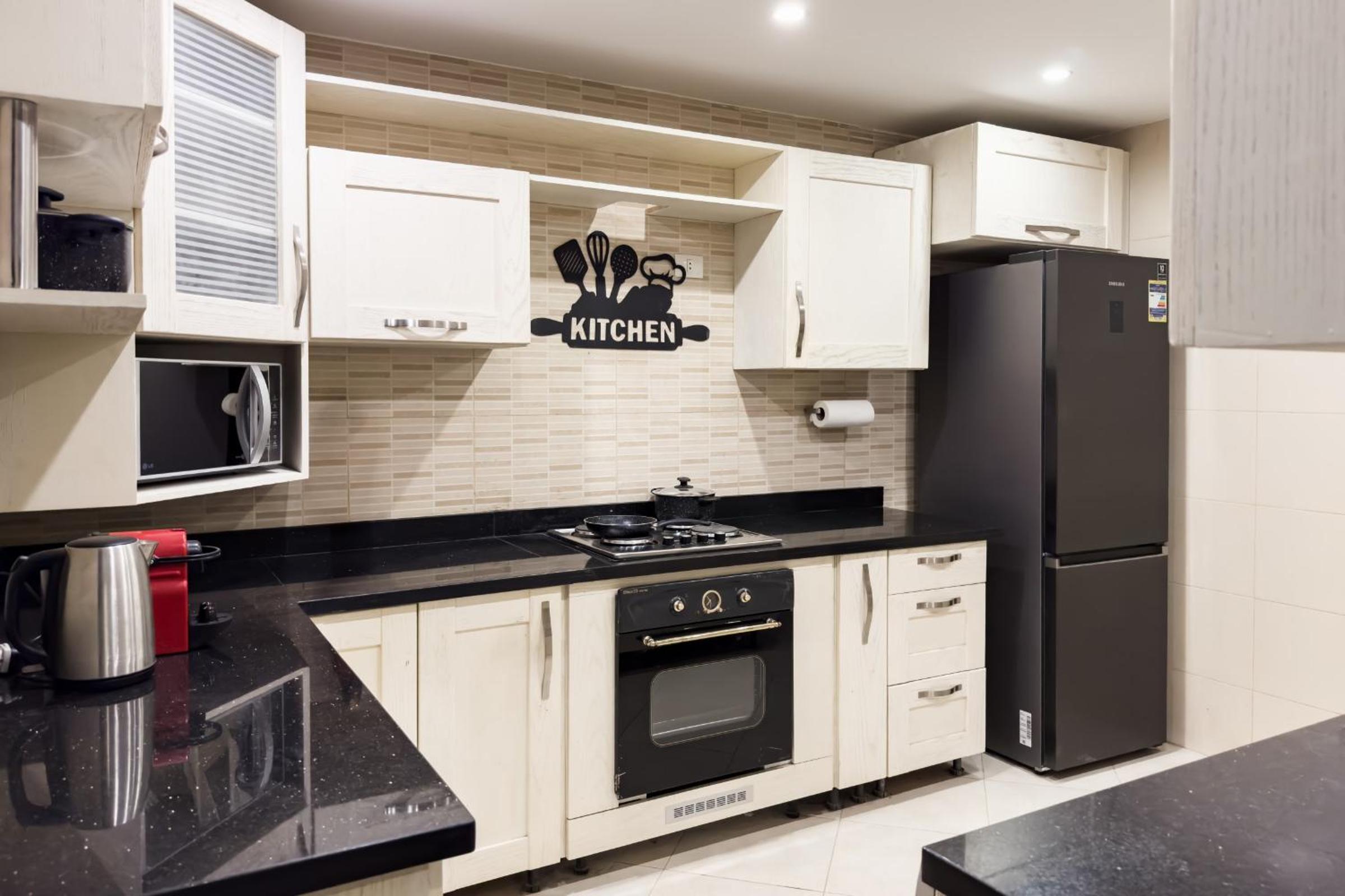 Flattering 2BDR - 5 min to Airport