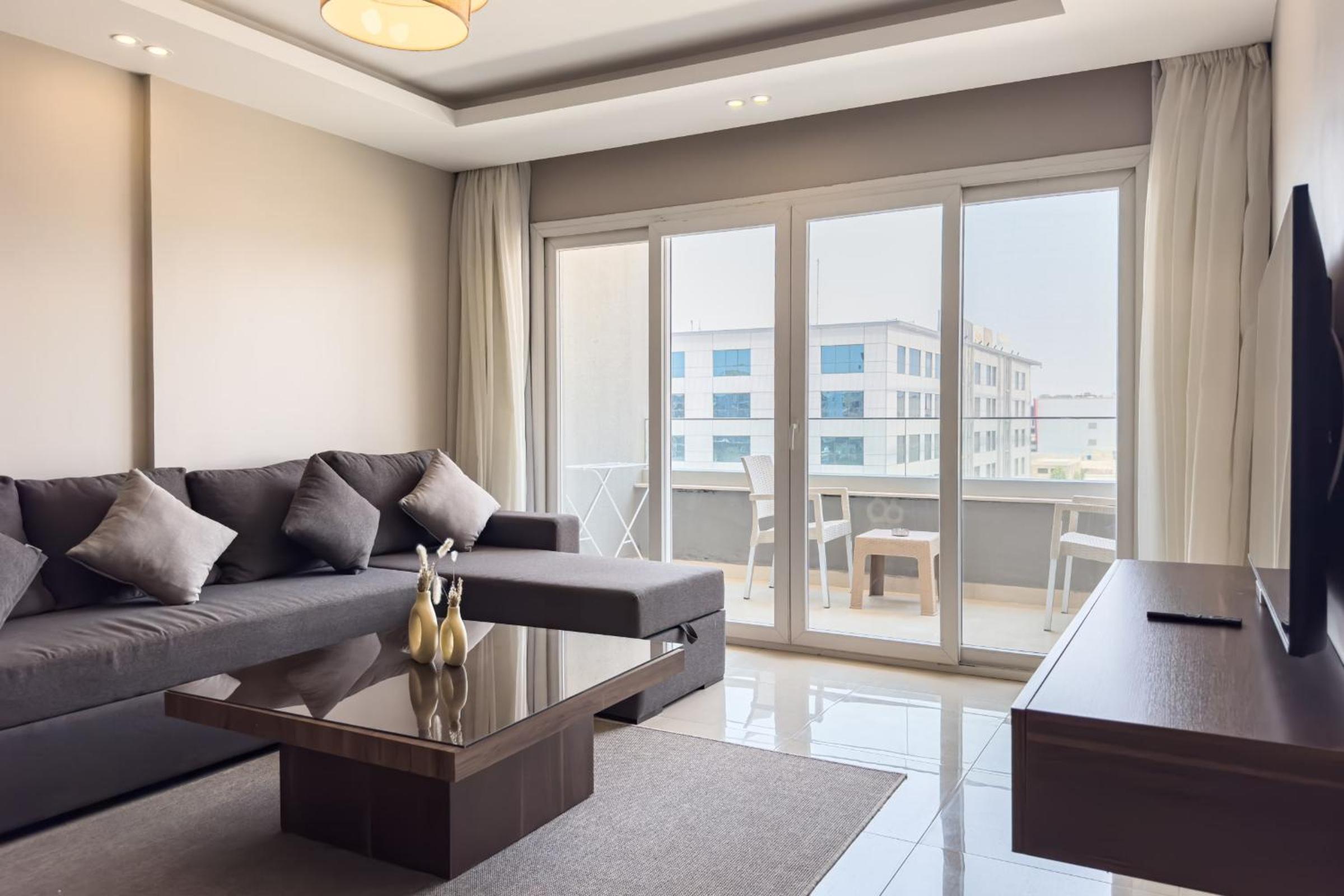 Flattering 2BDR - 5 min to Airport