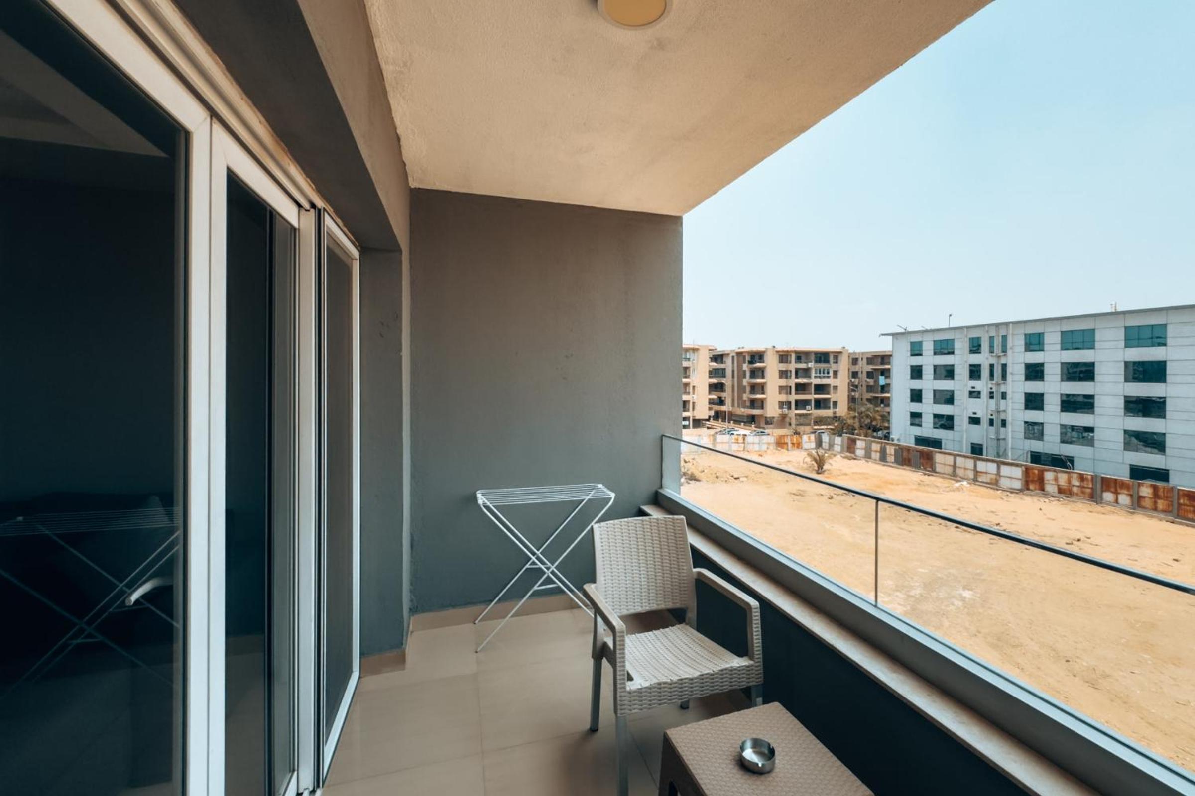 Flattering 2BDR - 5 min to Airport