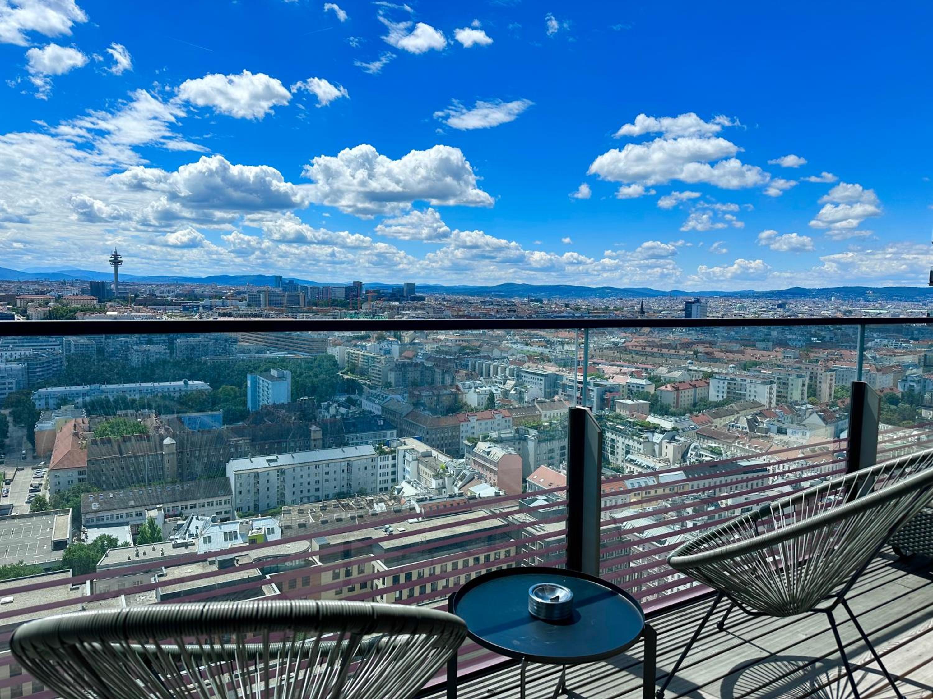 Luxury Penthouse I Rooftop Pool I Self Check-in