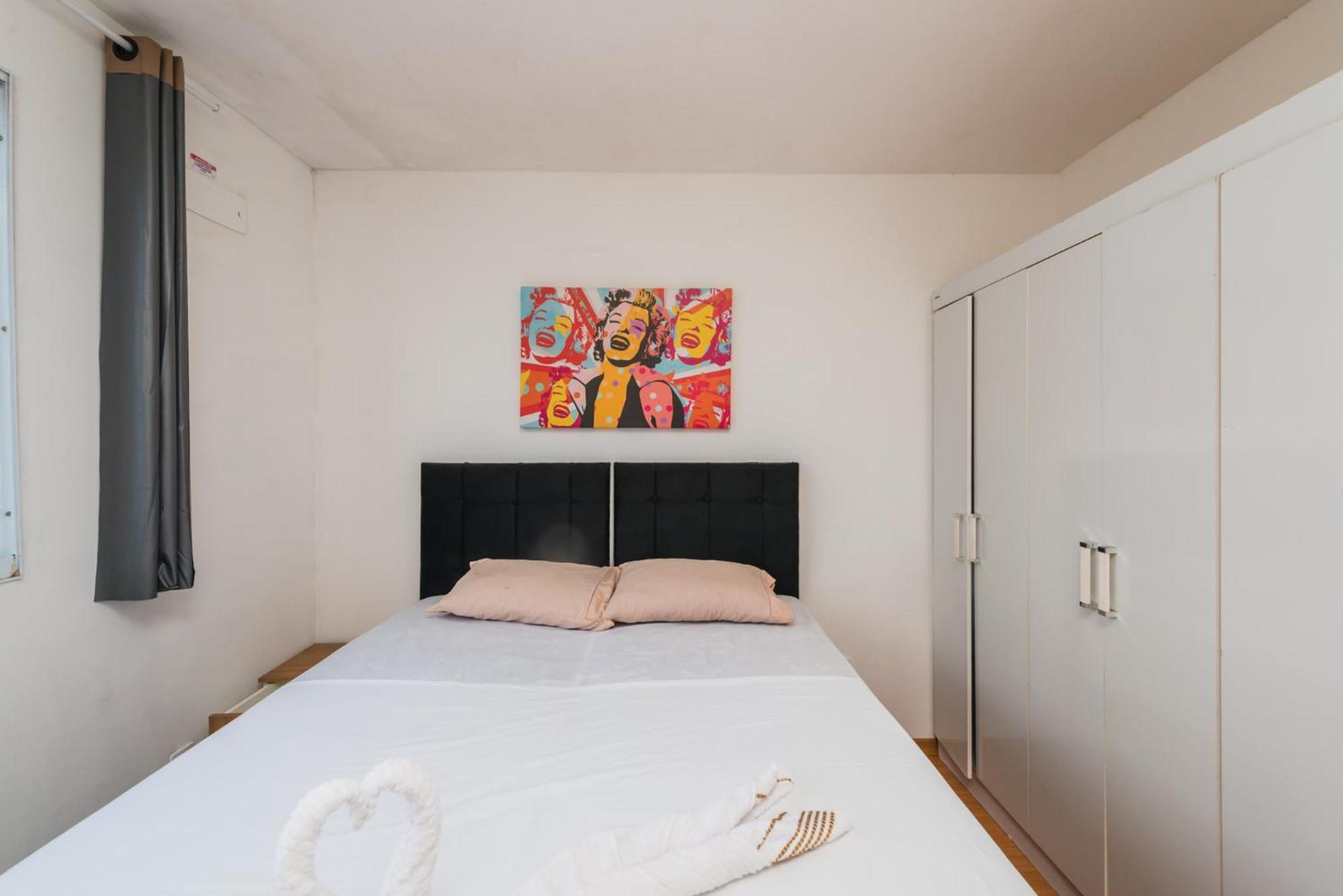 São Sebastião Acomodações by Rental