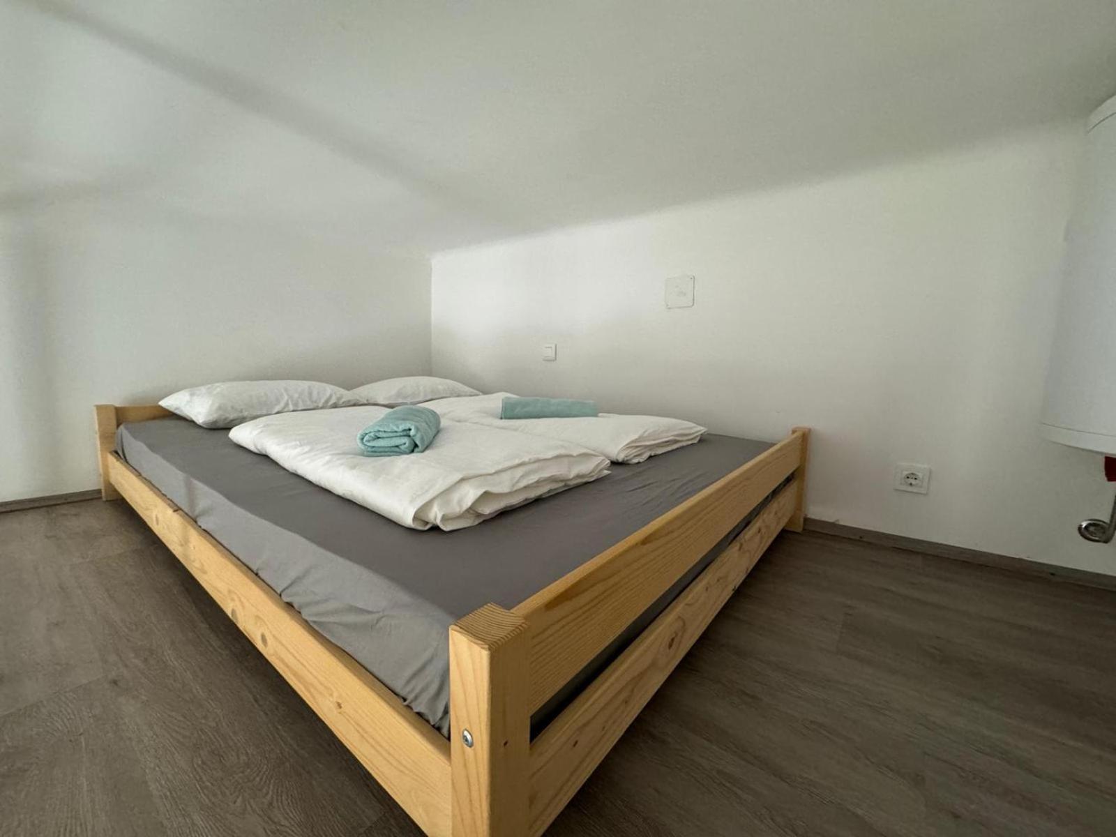 Beerpartment with parking view 3