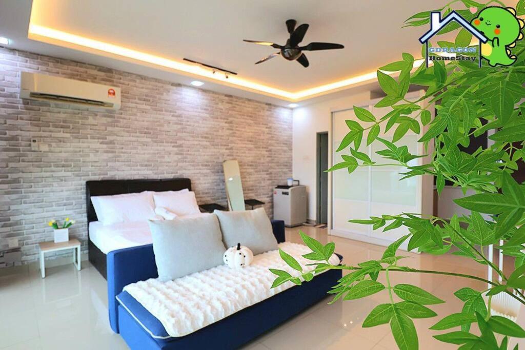 Palazio bear brick balcony high floor city view by Gdragon Homestay