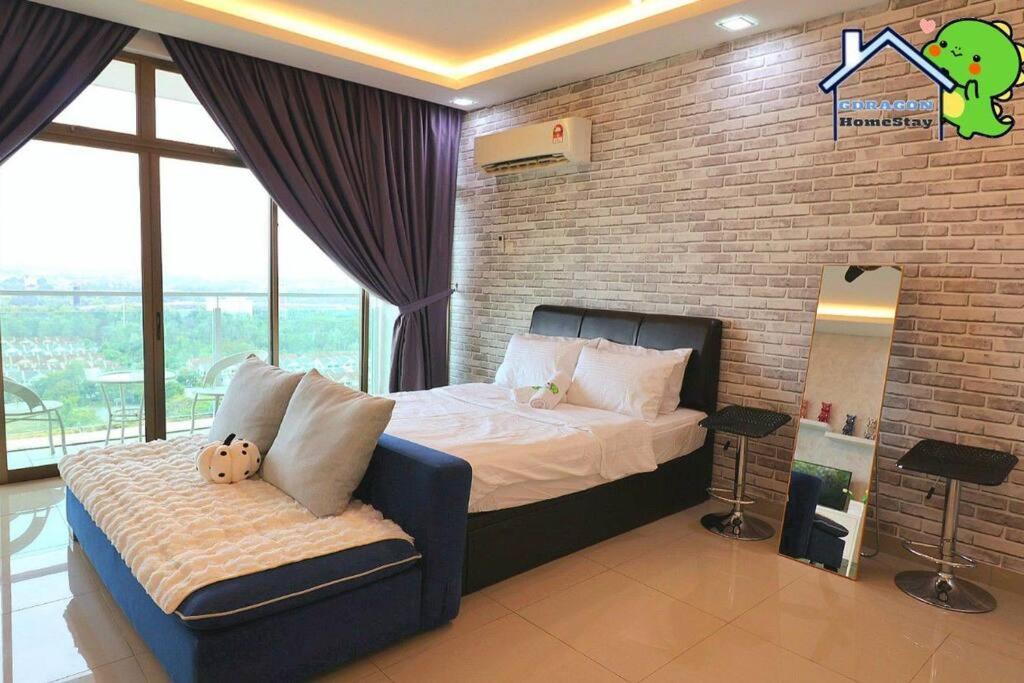 Palazio bear brick balcony high floor city view by Gdragon Homestay