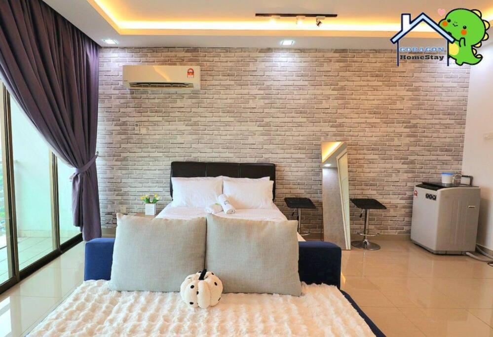 Palazio bear brick balcony high floor city view by Gdragon Homestay