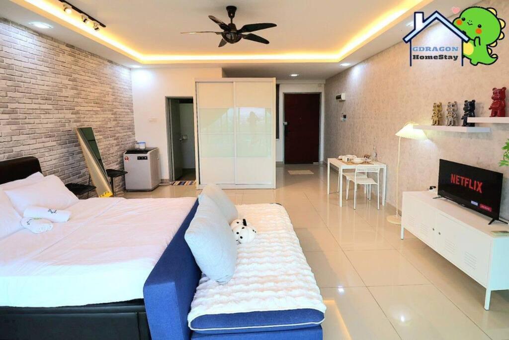 Palazio bear brick balcony high floor city view by Gdragon Homestay