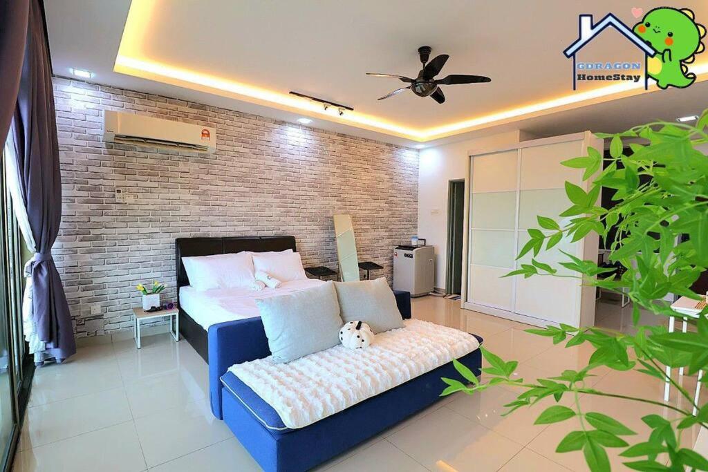 Palazio bear brick balcony high floor city view by Gdragon Homestay