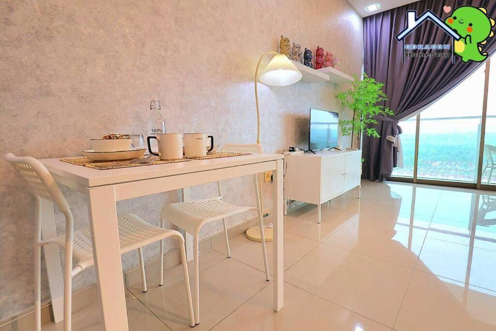 Palazio bear brick balcony high floor city view by Gdragon Homestay