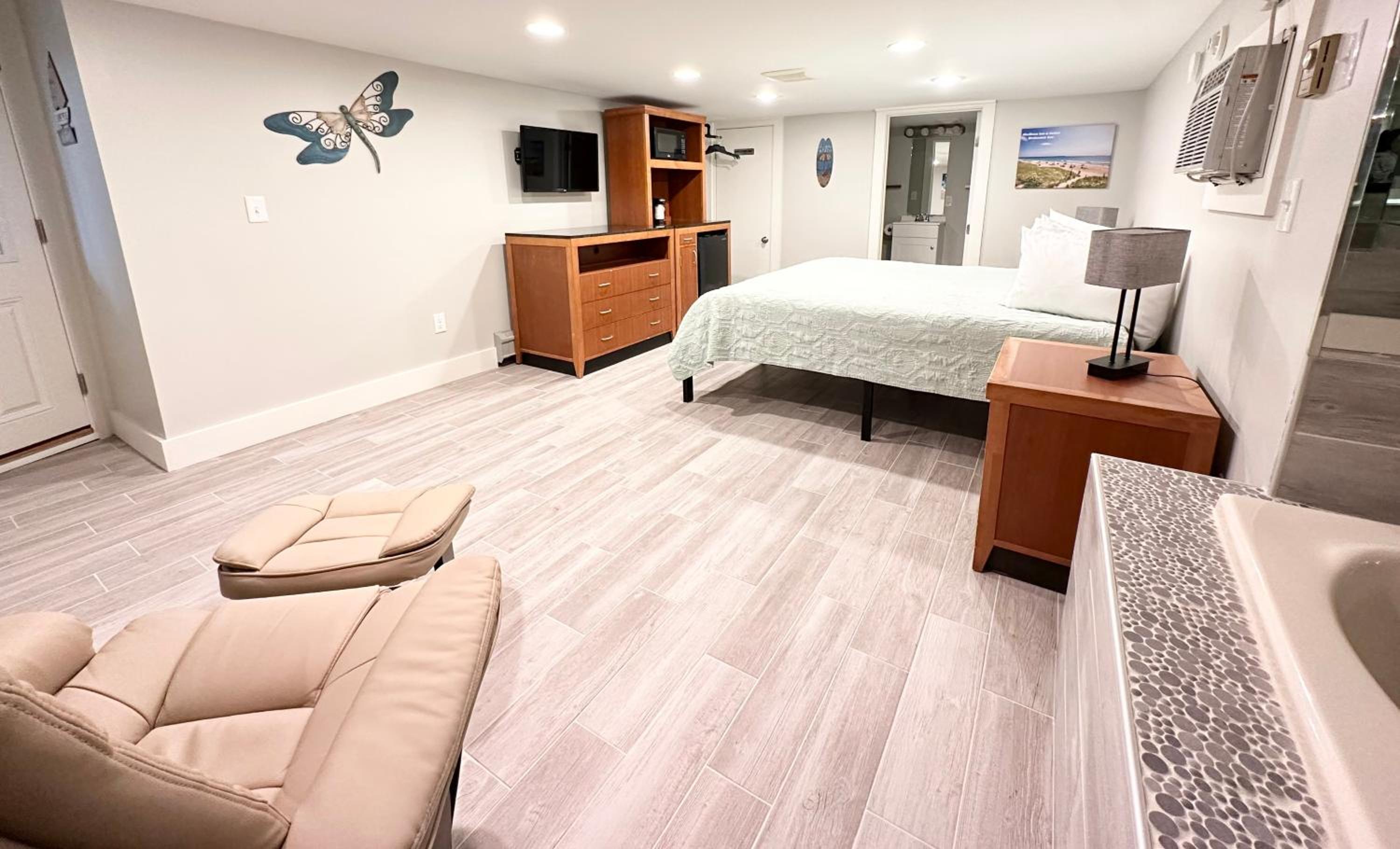 Abellona Inn & Suites