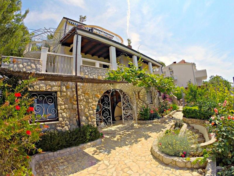Villa Bugenvilla