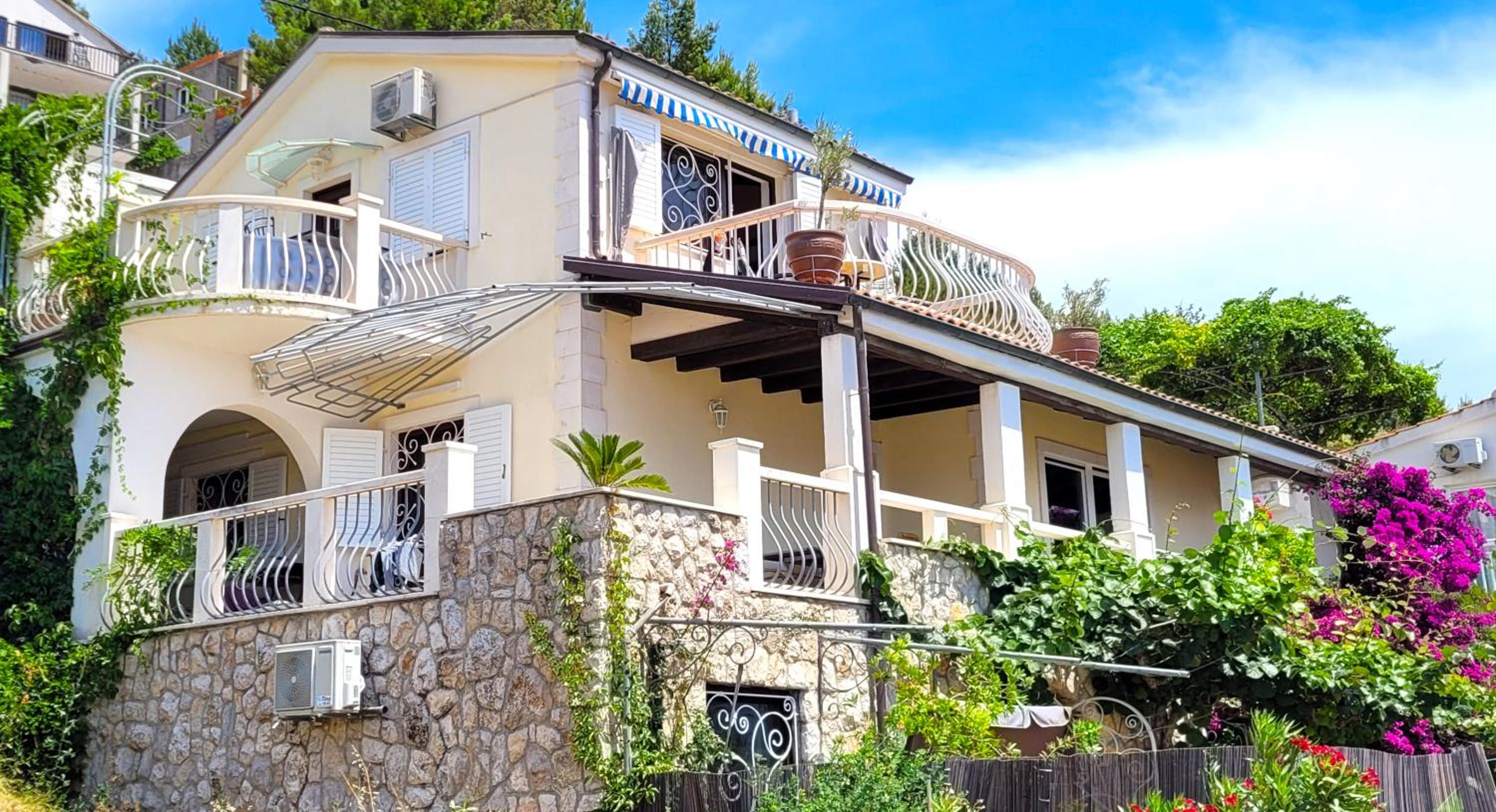 Villa Bugenvilla