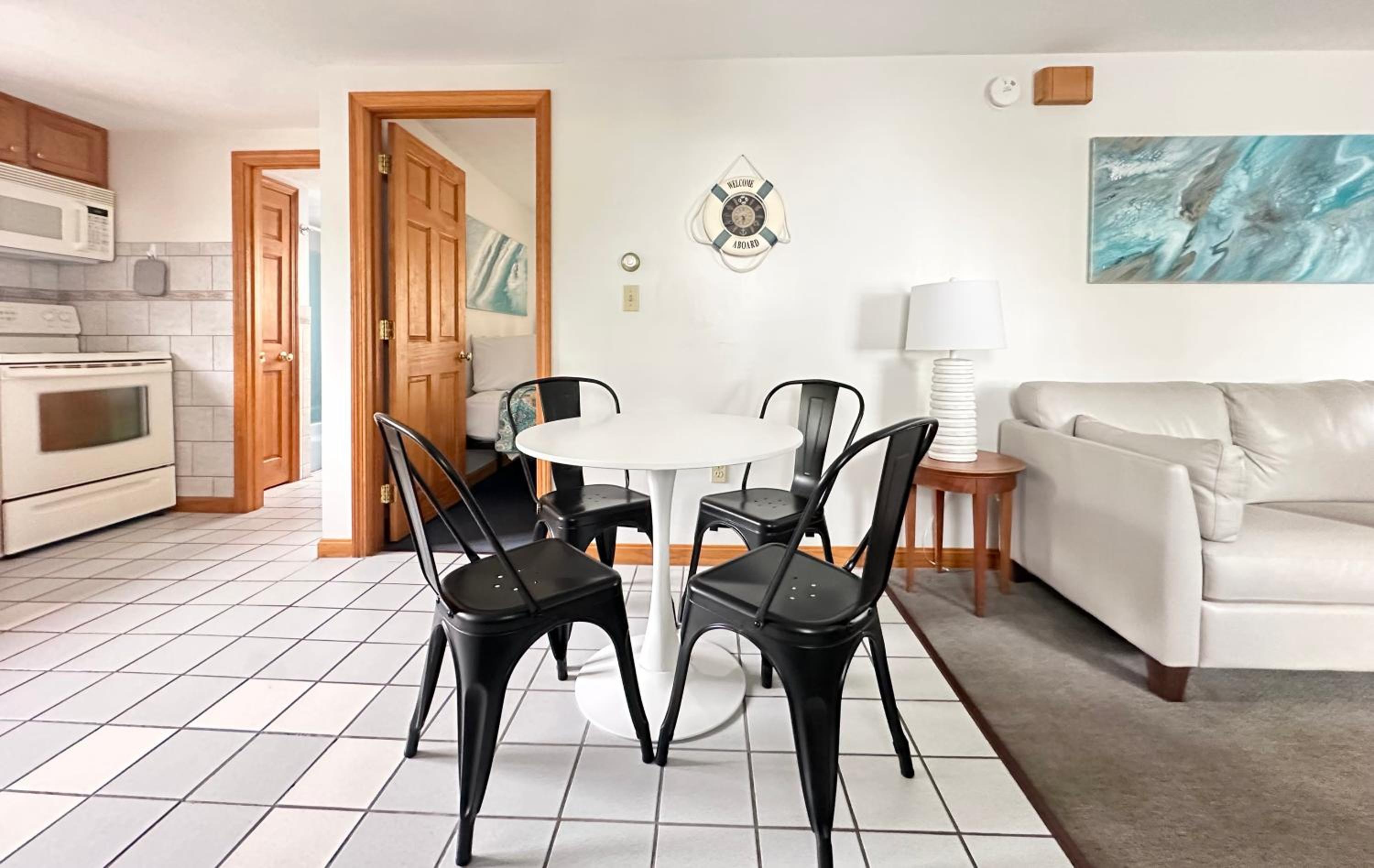 Abellona Inn & Suites