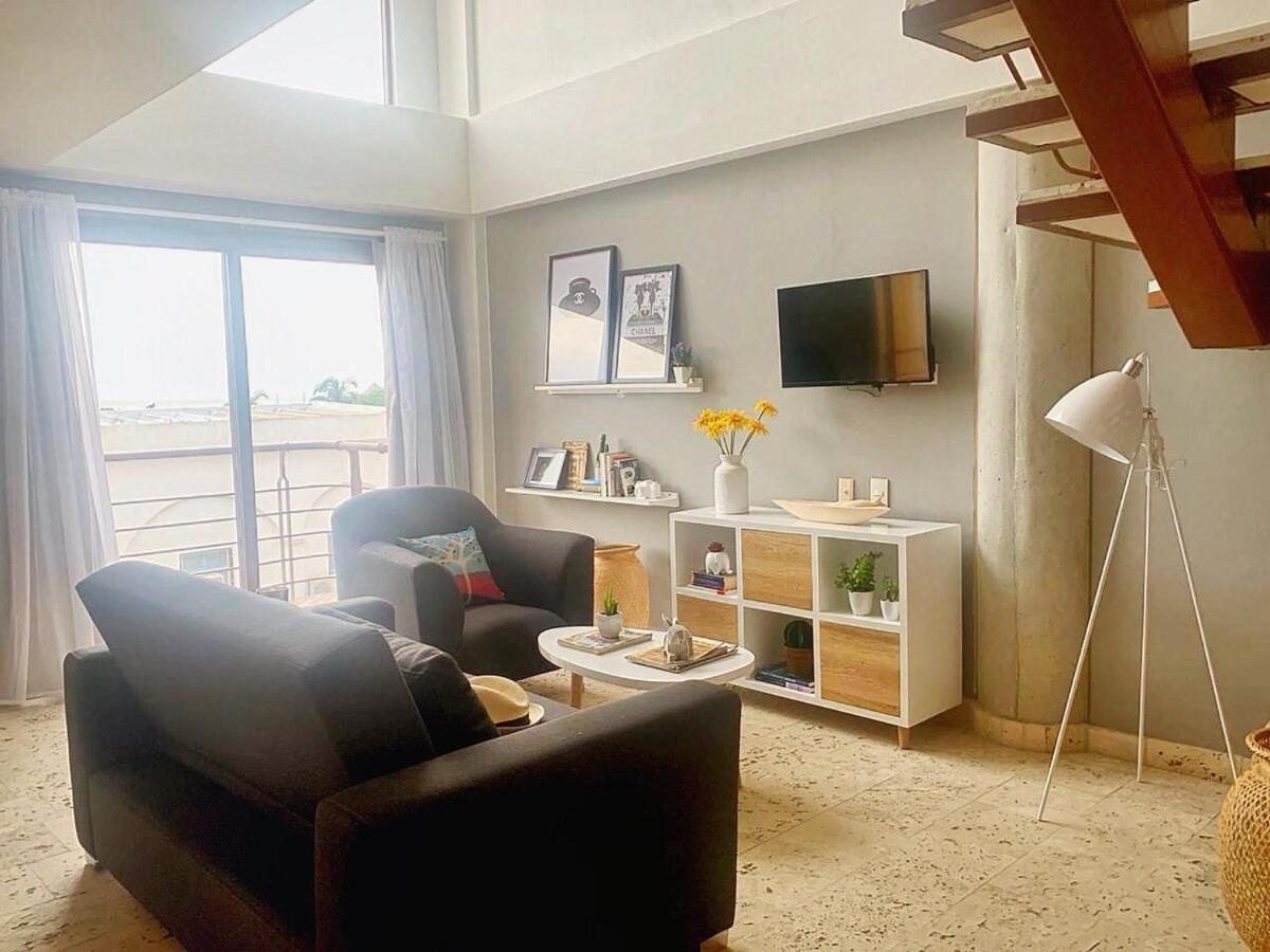 NEW Ocean Front View Luxury Triplex w jacuzzi 2BR
